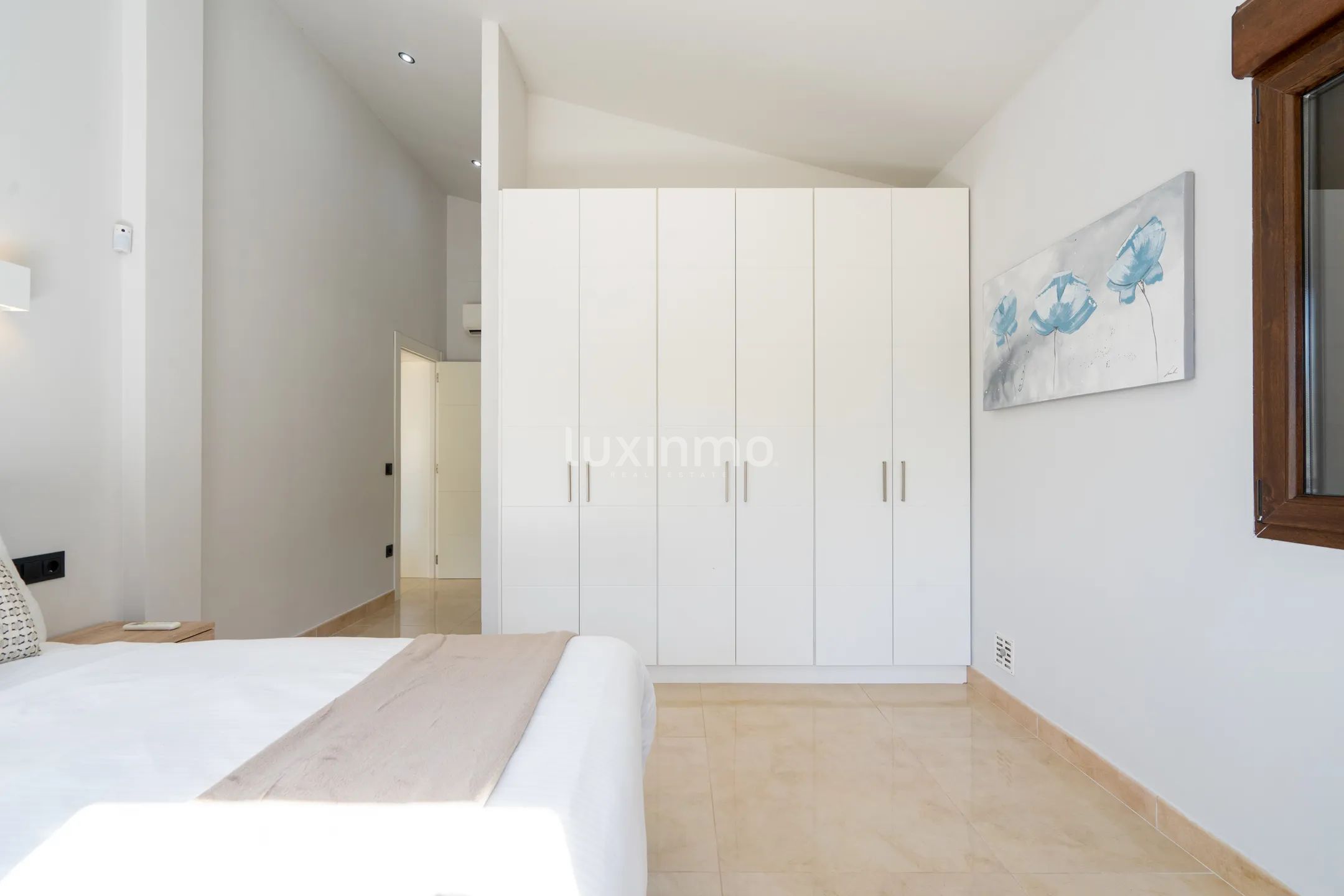 Красивая вилла с бассейном в Албире на продажу — photo 22