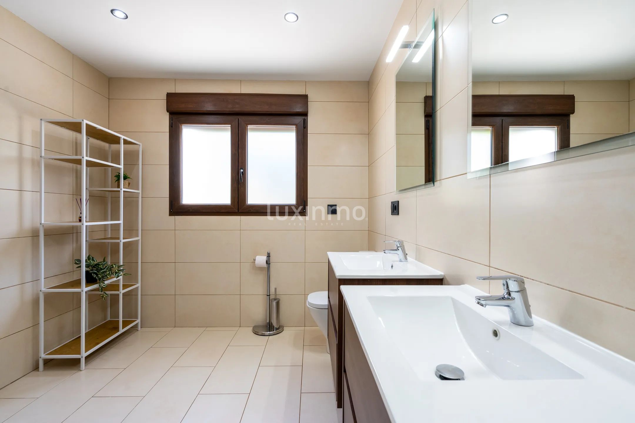 Красивая вилла с бассейном в Албире на продажу — photo 32