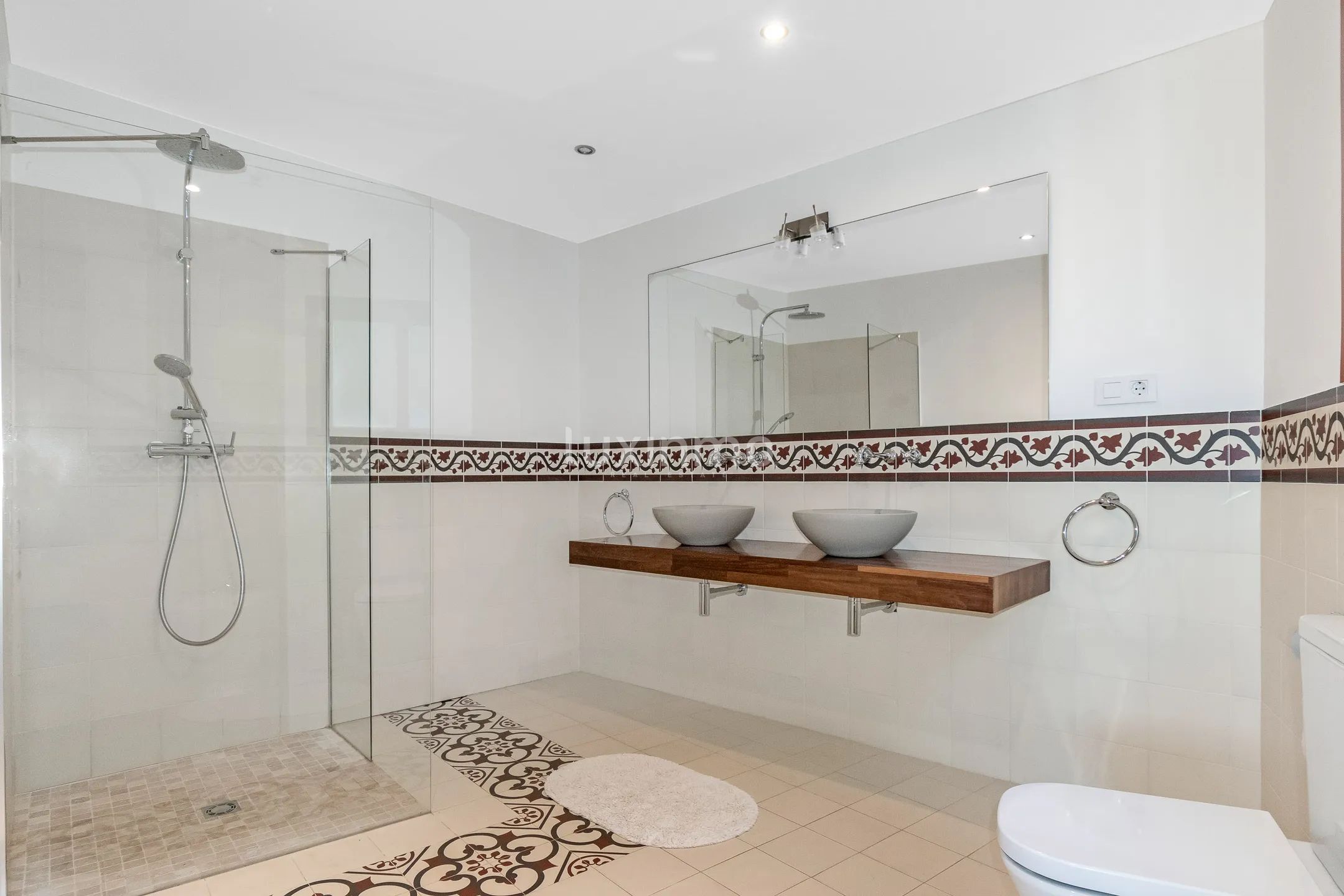 Impressive villa with pool for sale in Albir — photo 32