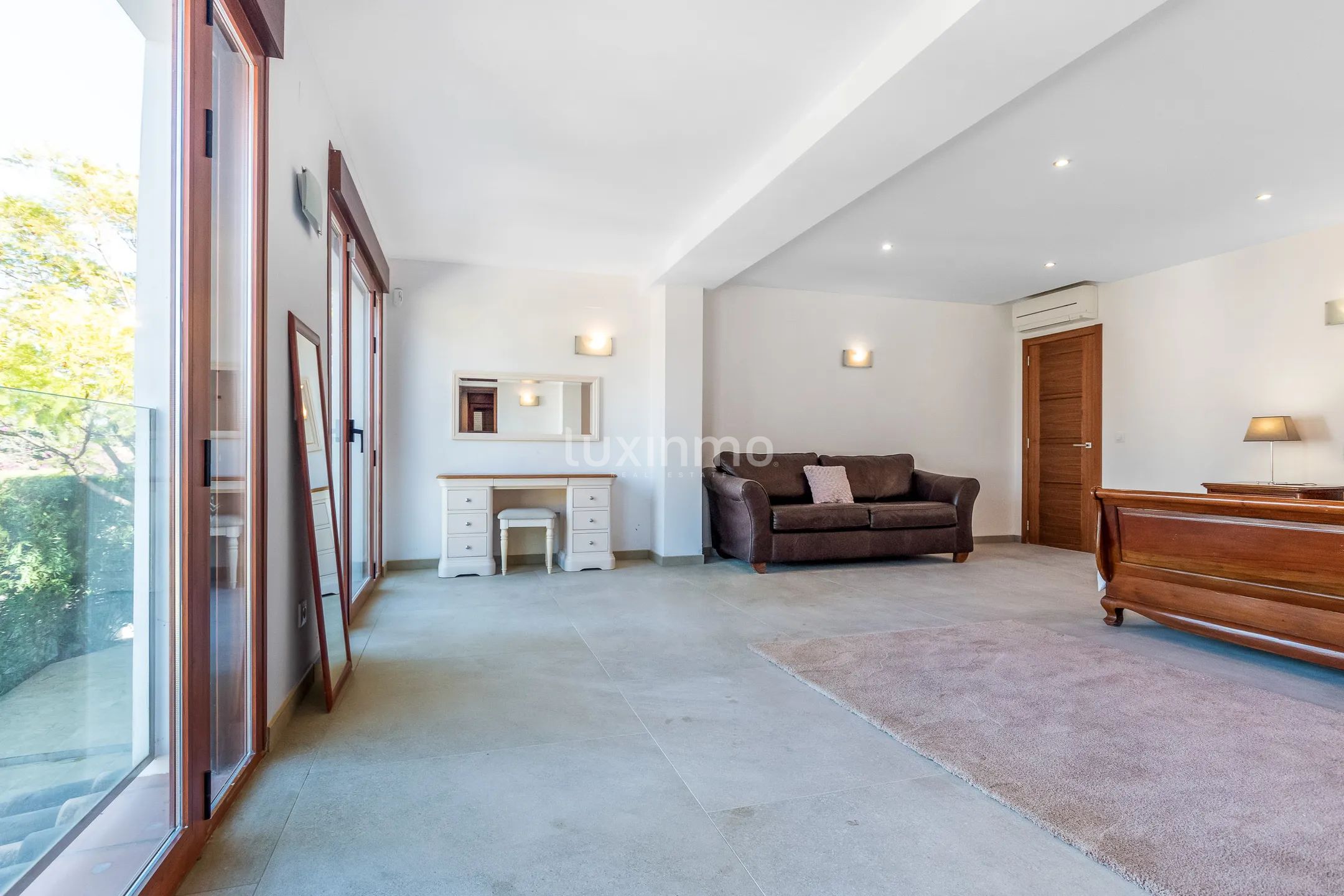 Impressive villa with pool for sale in Albir — photo 18