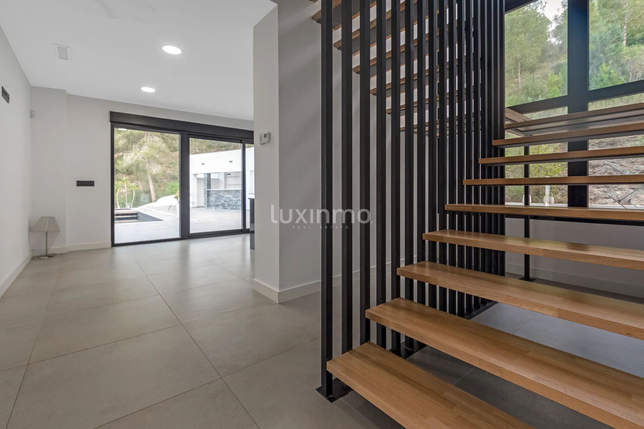 Beautiful villa with swimming pool and panoramic views for rent in Albir — photo 12