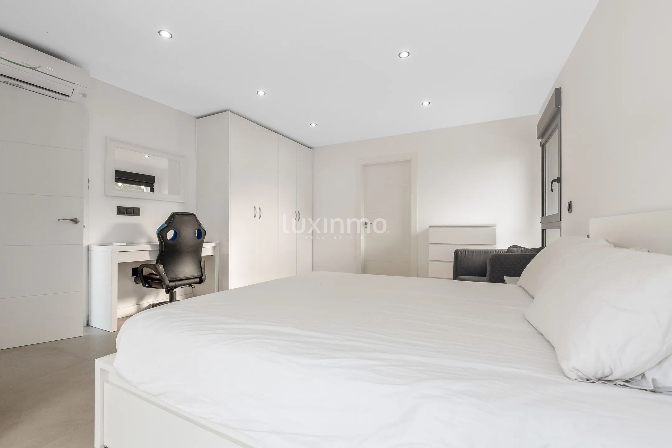 Beautiful villa with swimming pool and panoramic views for rent in Albir — photo 20