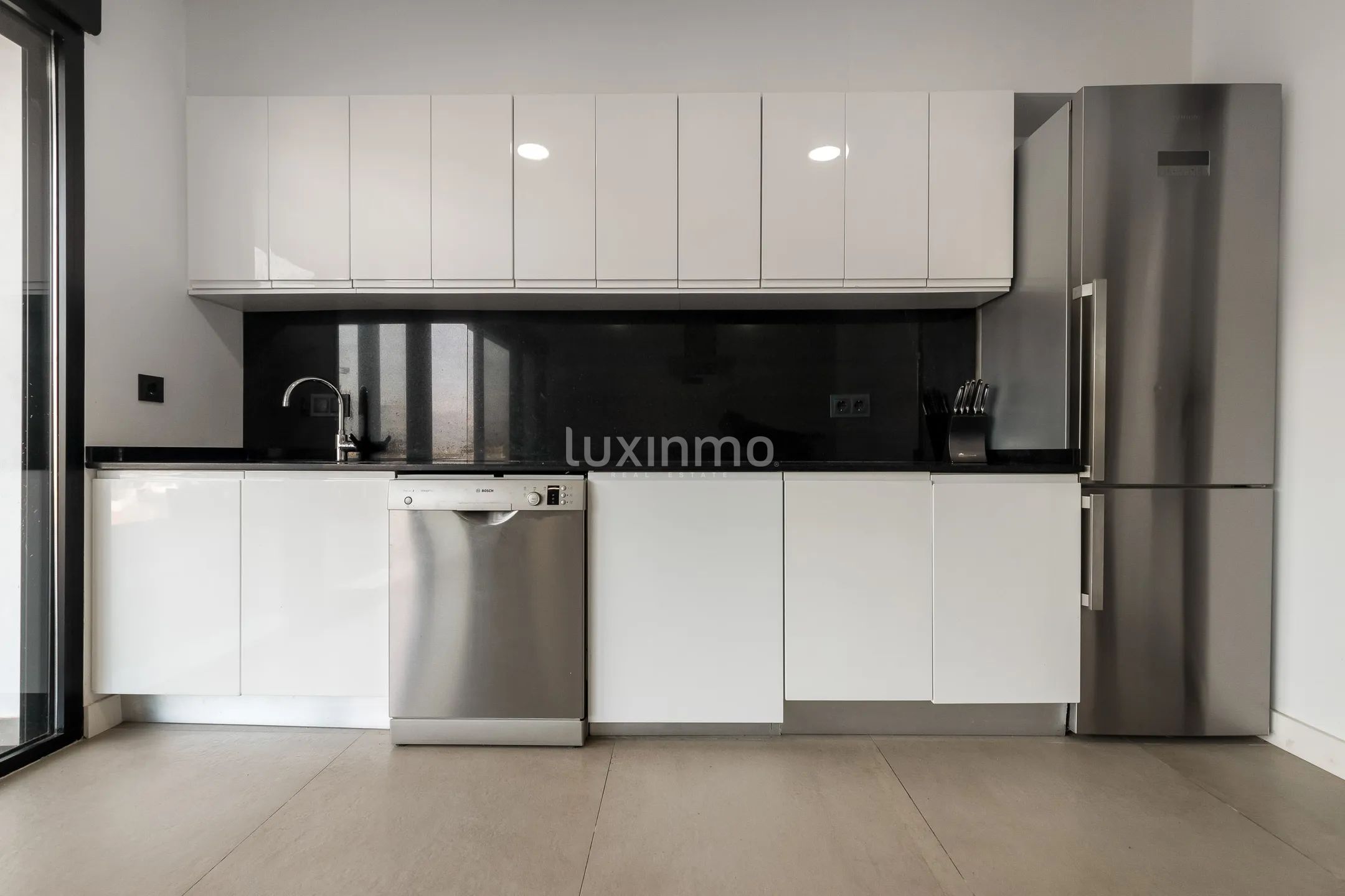 Beautiful villa with swimming pool and panoramic views for rent in Albir — photo 13
