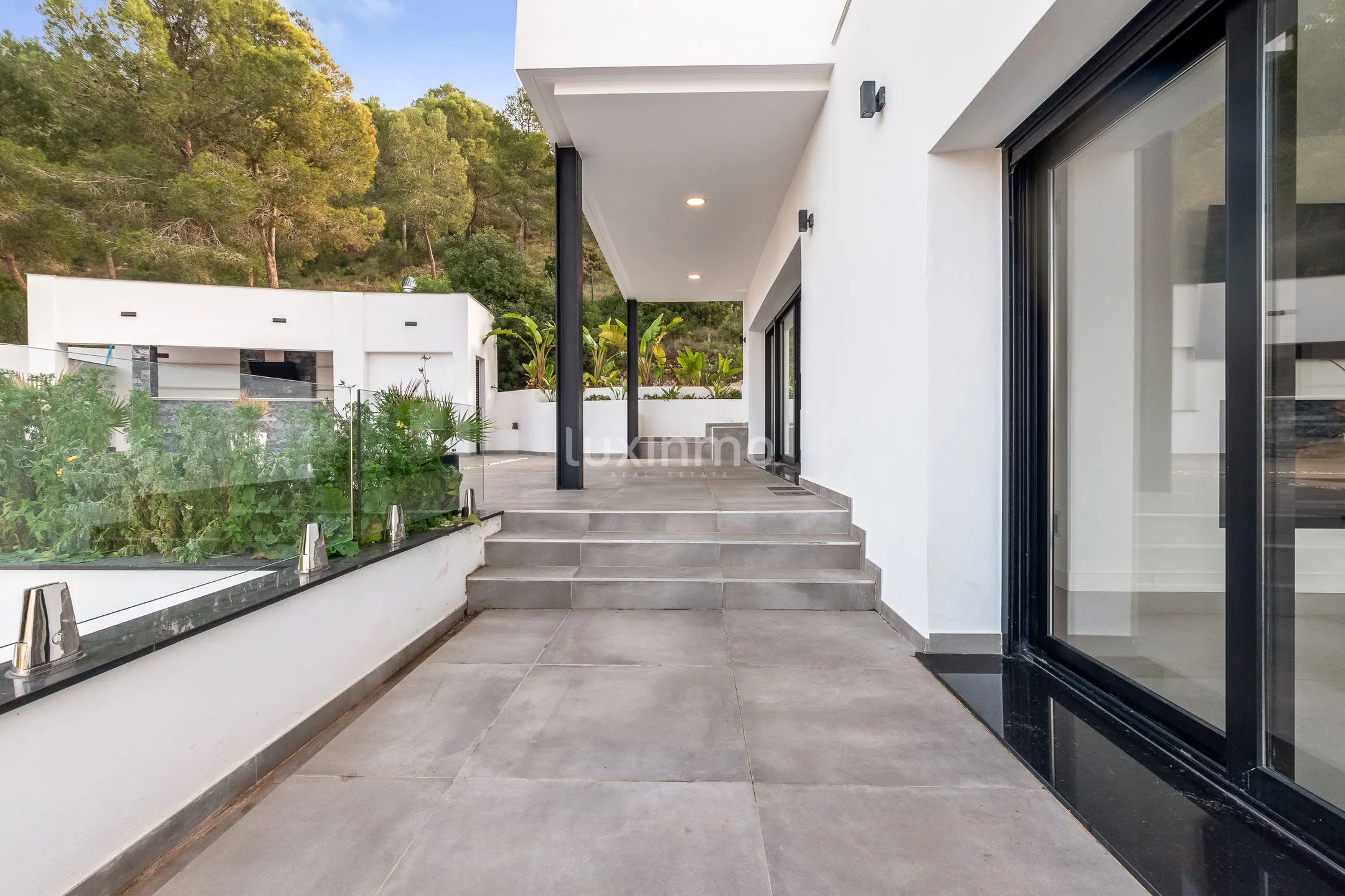 Beautiful villa with swimming pool and panoramic views for rent in Albir — photo 31