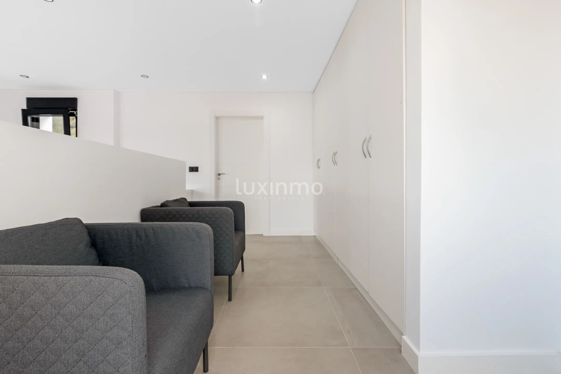 Beautiful villa with swimming pool and panoramic views for rent in Albir — photo 27