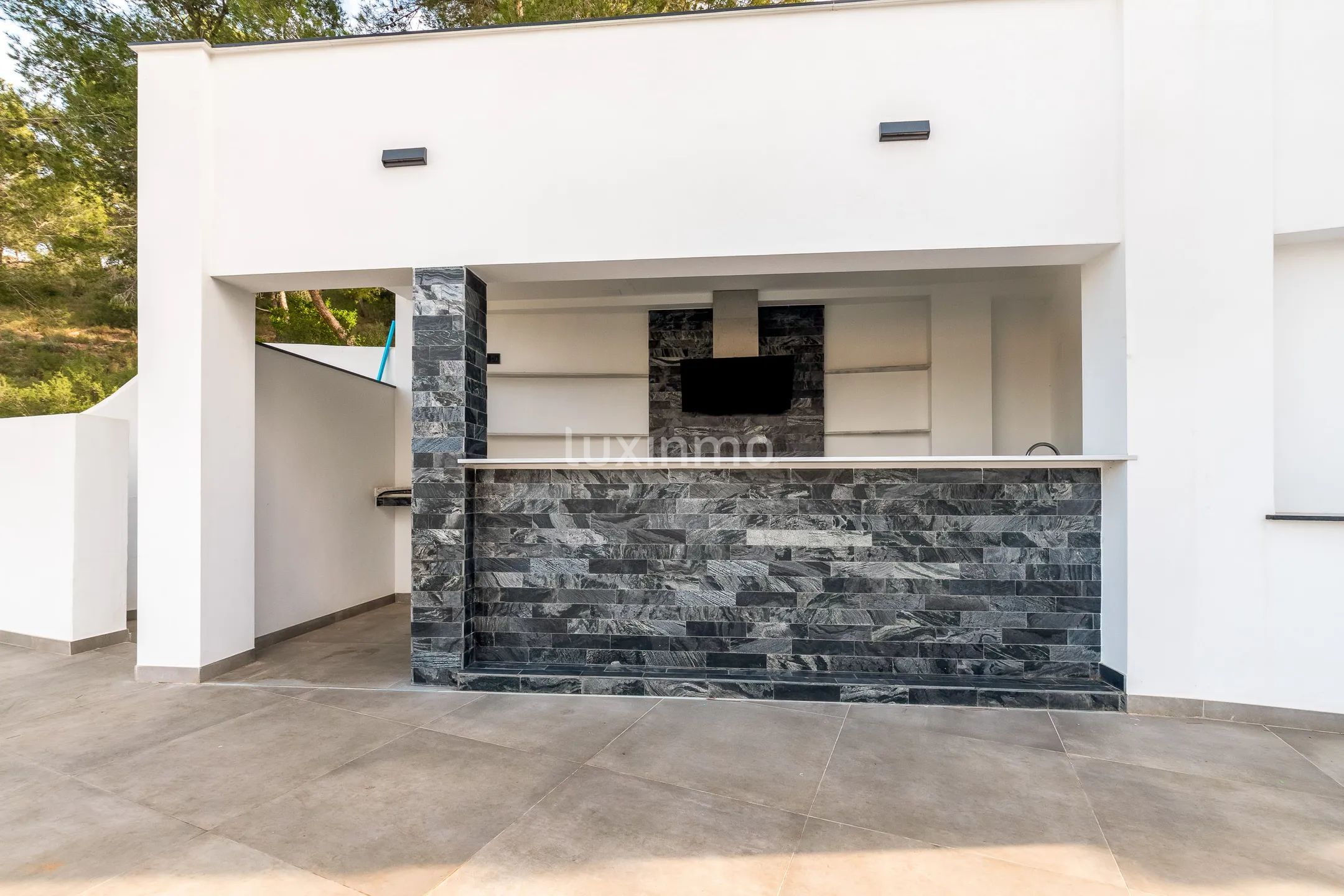 Beautiful villa with swimming pool and panoramic views for rent in Albir — photo 30