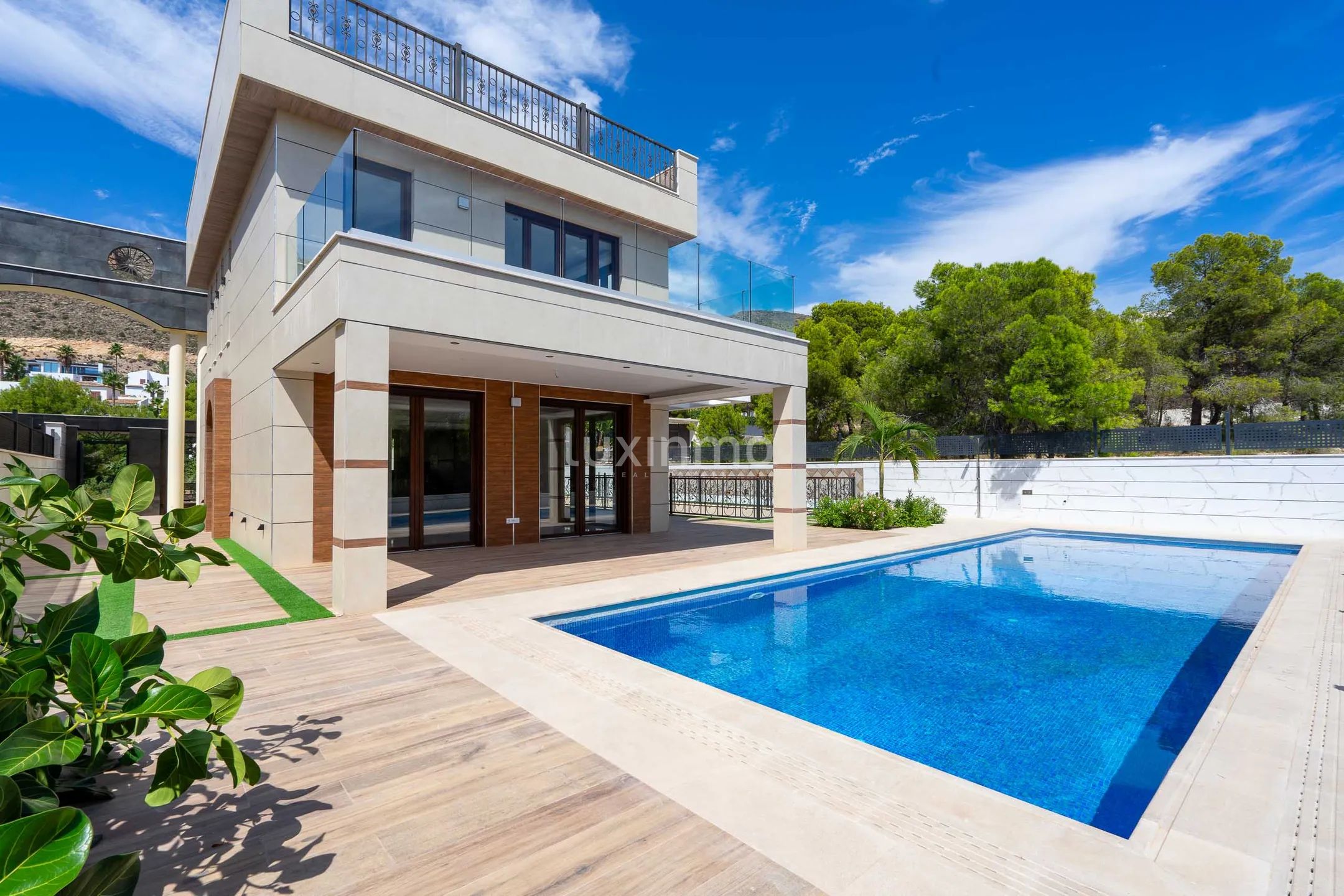 Se vende villa pareada en Finestrat con vistas al mar — photo 1