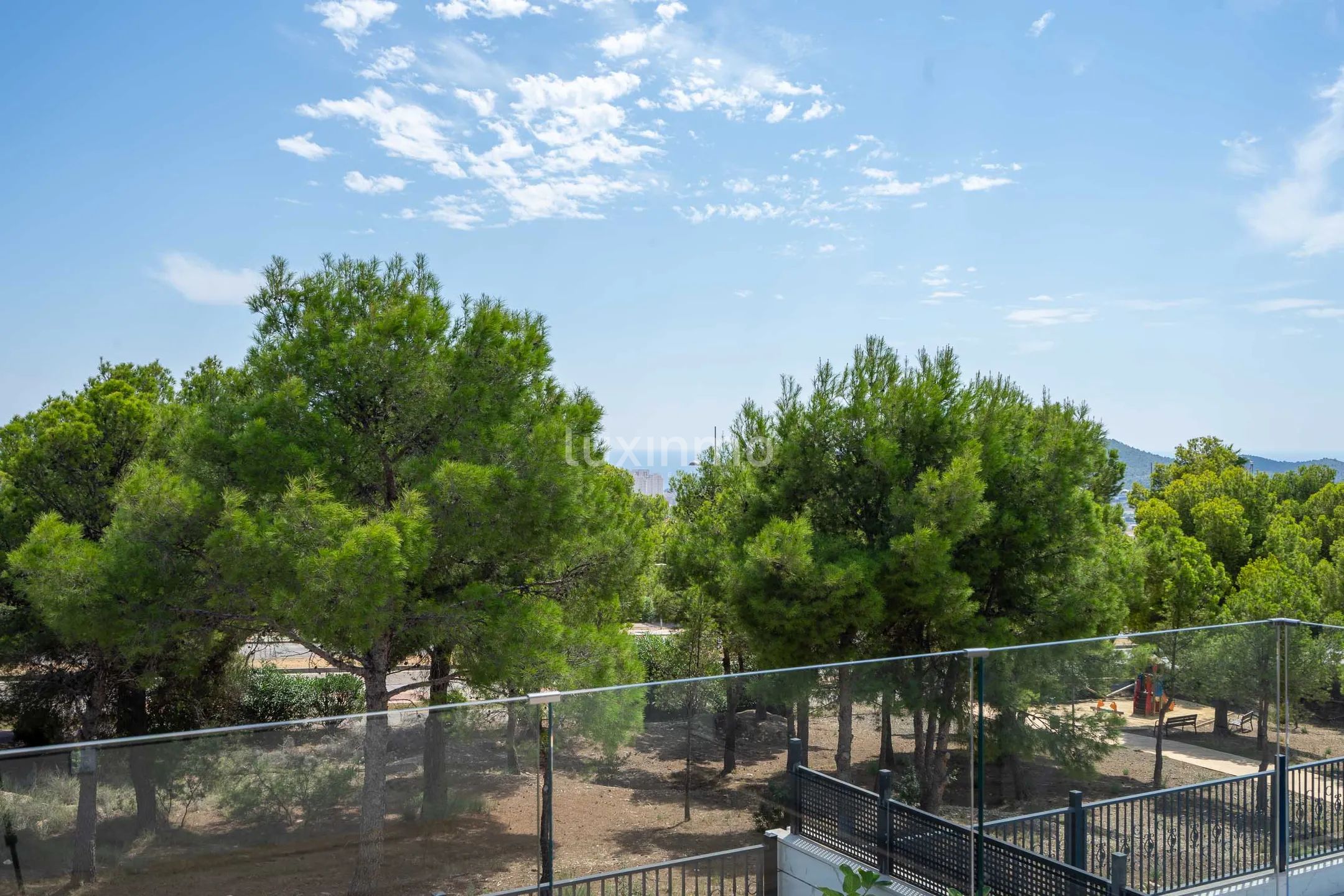 Se vende villa pareada en Finestrat con vistas al mar — photo 37
