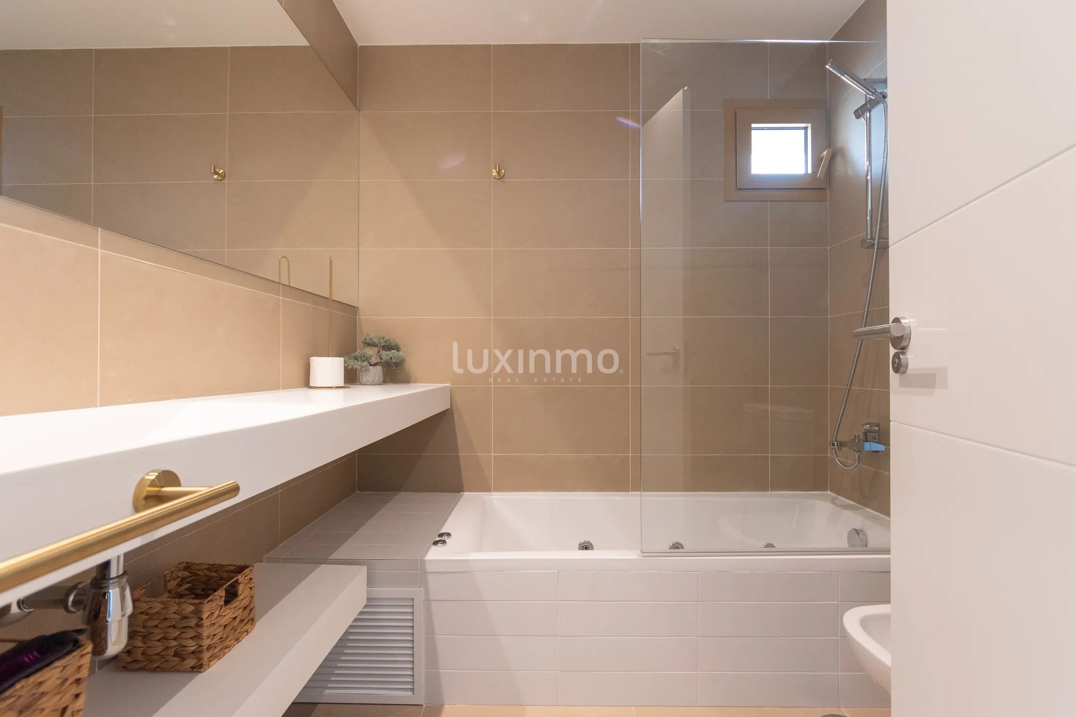 Beautiful flat with sea views in the luxury Intempo building — photo 14