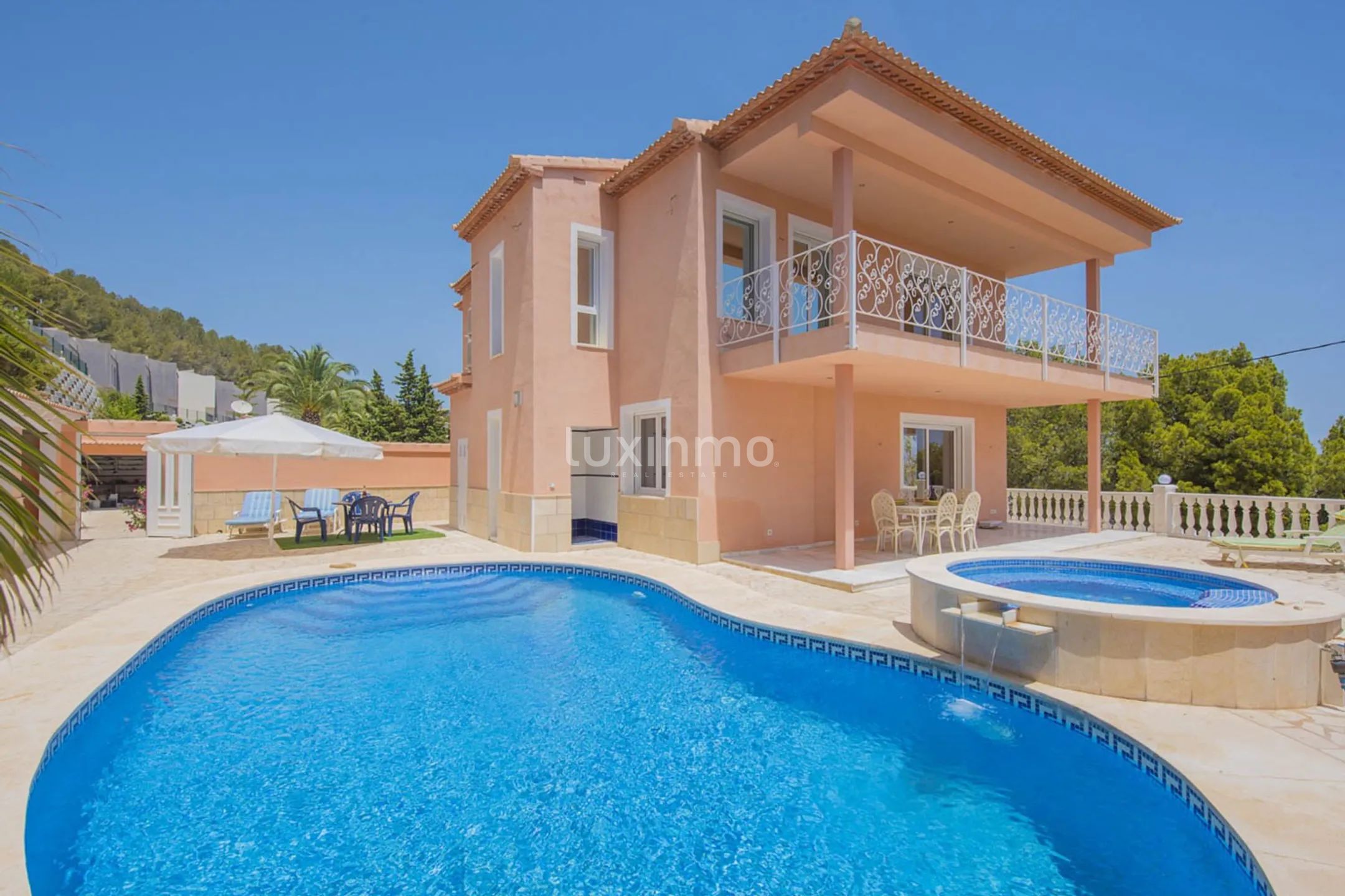 Villa zu verkaufen in Calpe — photo 1