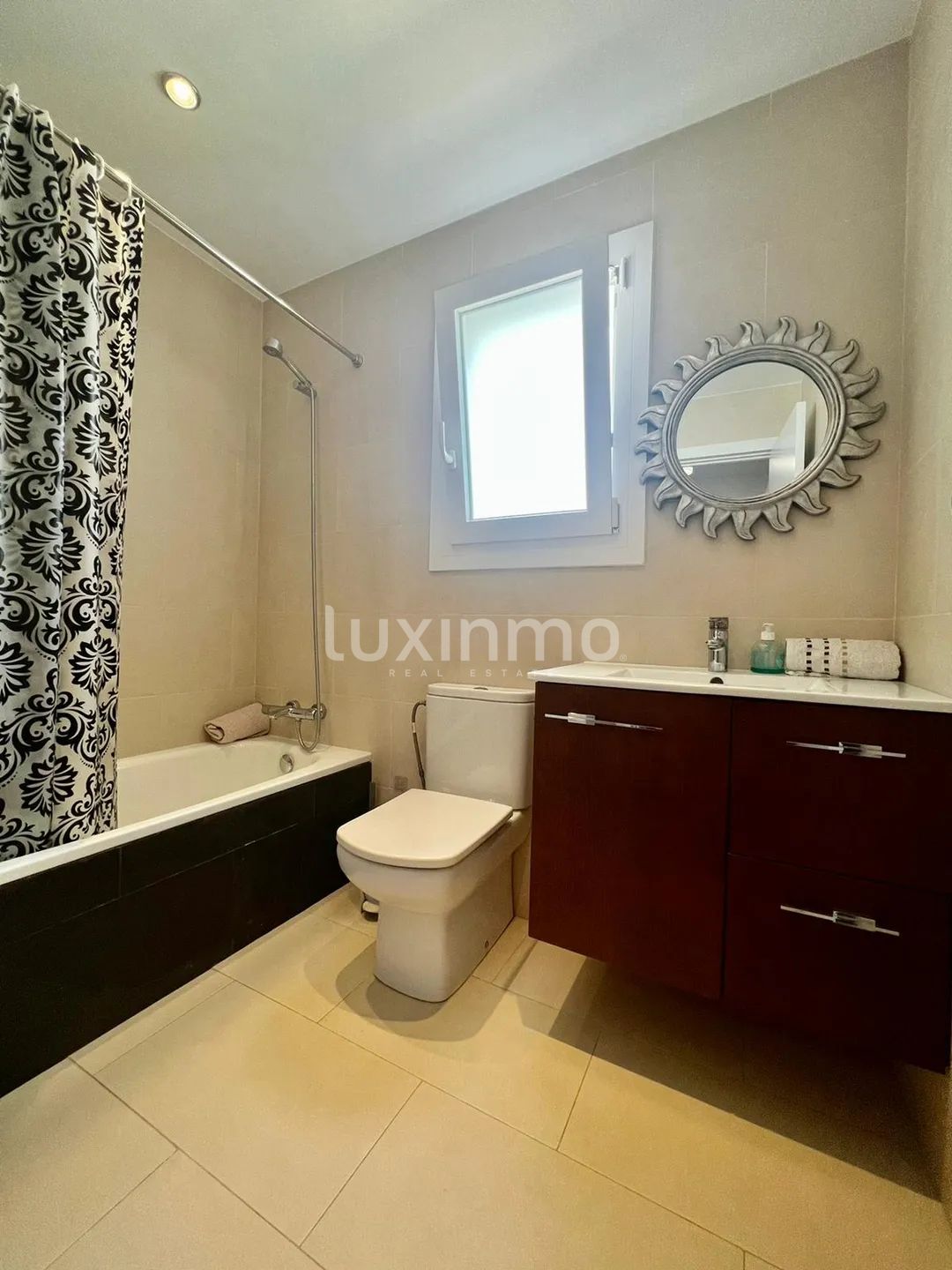 Zreformowana willa w Alfas del Pi — photo 19