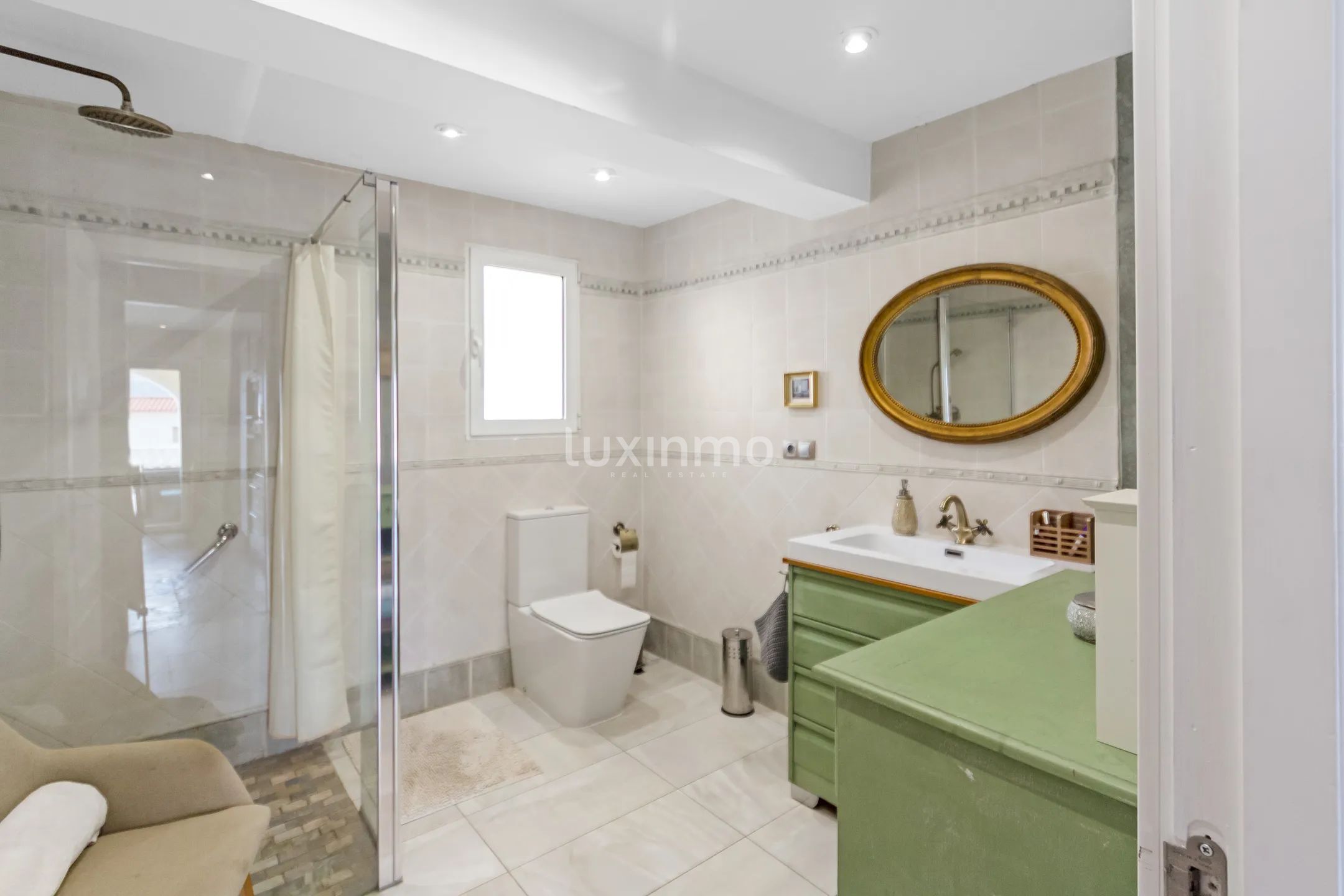 Zreformowana willa w Alfas del Pi — photo 10