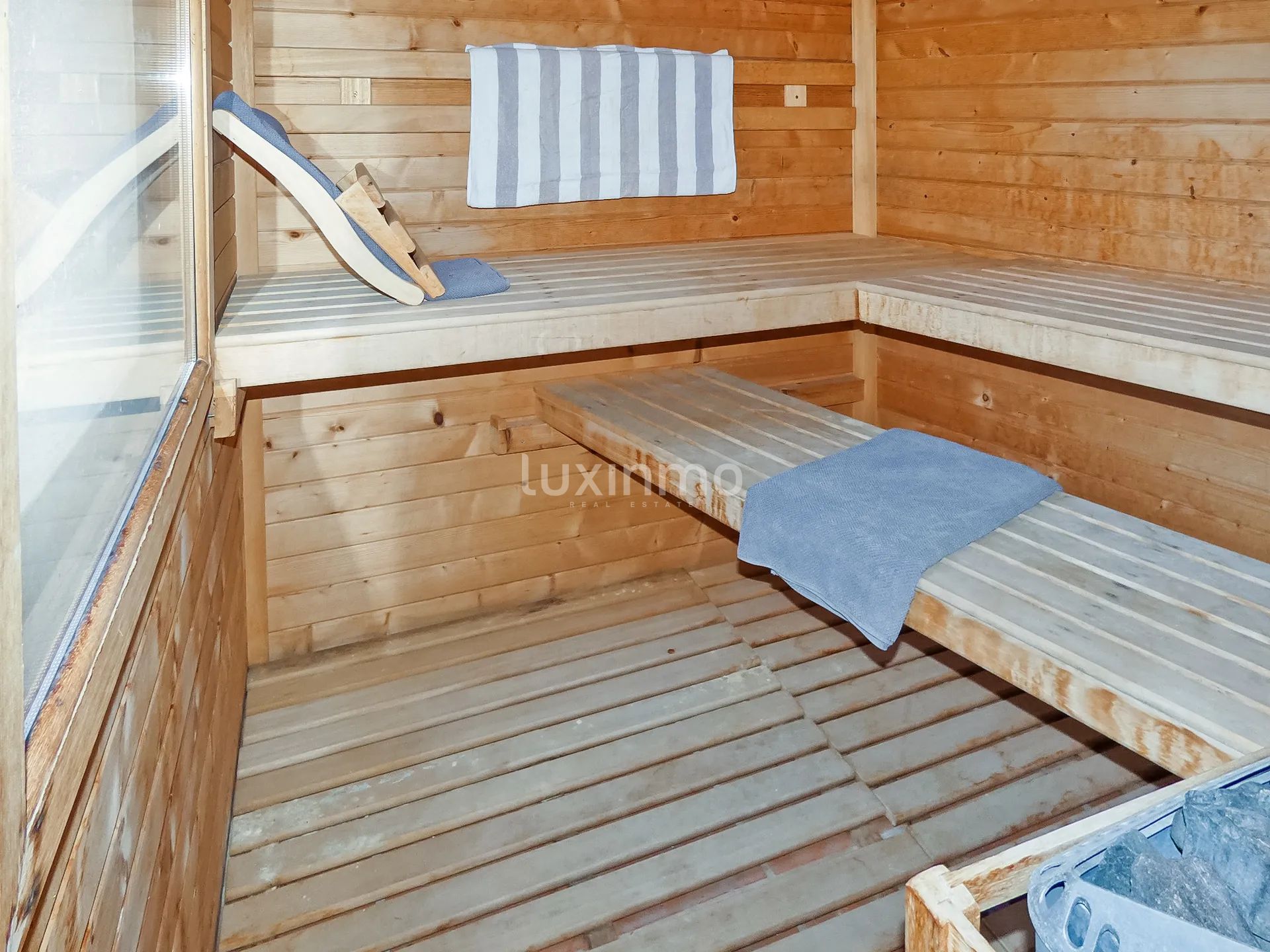 Zreformowana willa w Alfas del Pi — photo 21