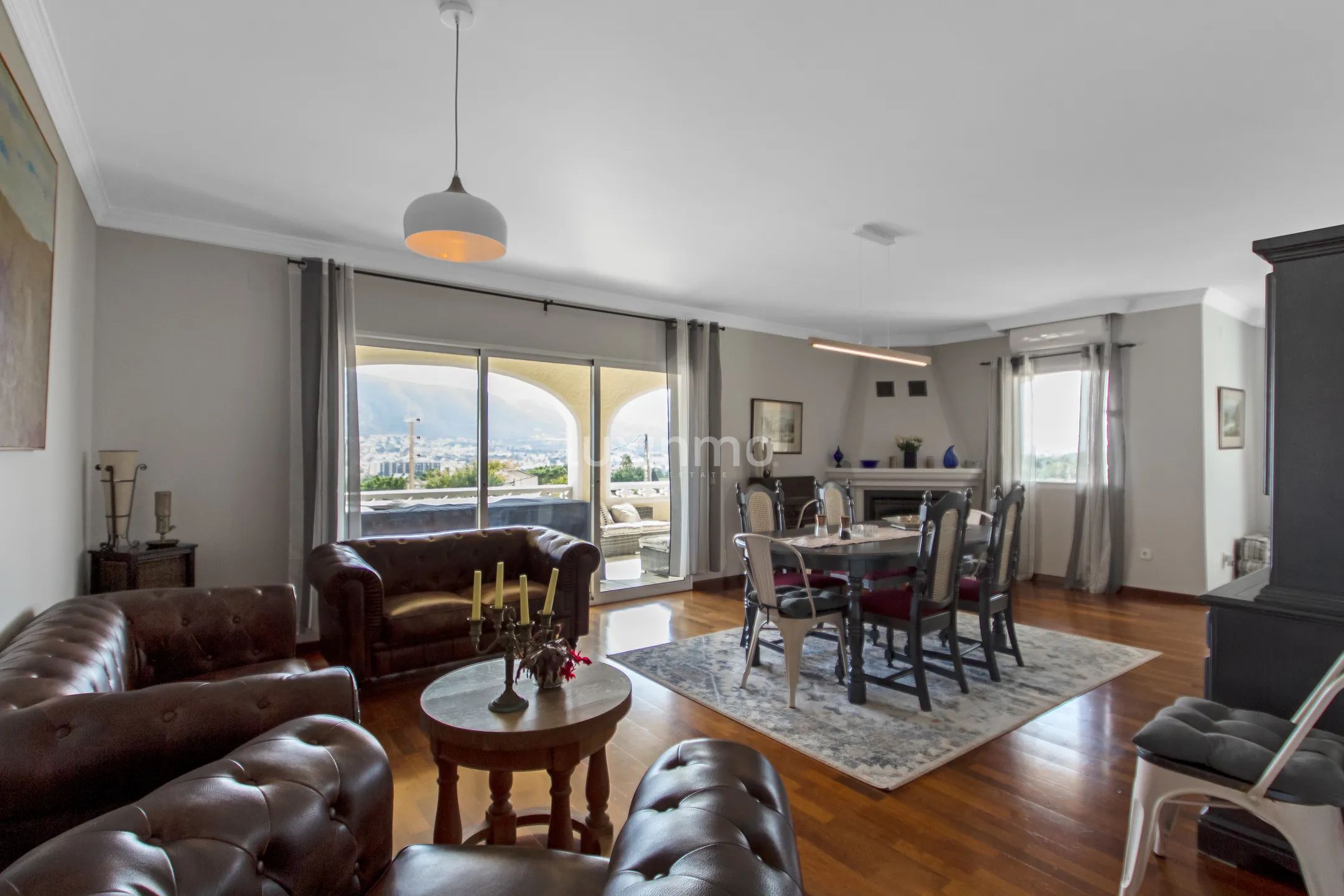 Zreformowana willa w Alfas del Pi — photo 17