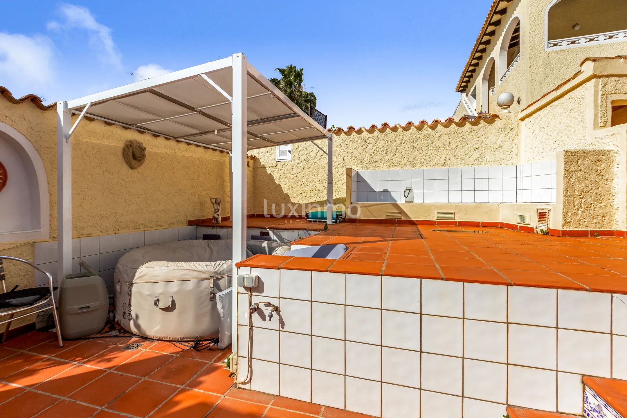 Zreformowana willa w Alfas del Pi — photo 22