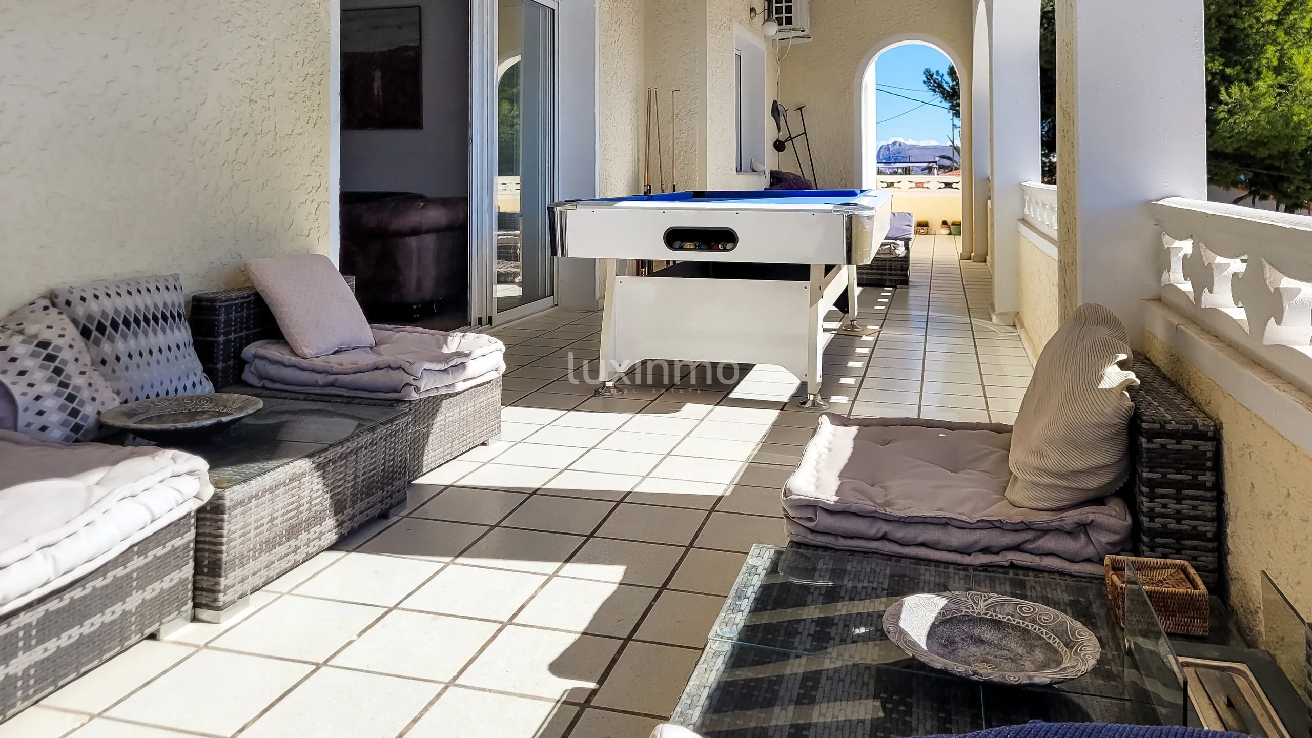 Zreformowana willa w Alfas del Pi — photo 20