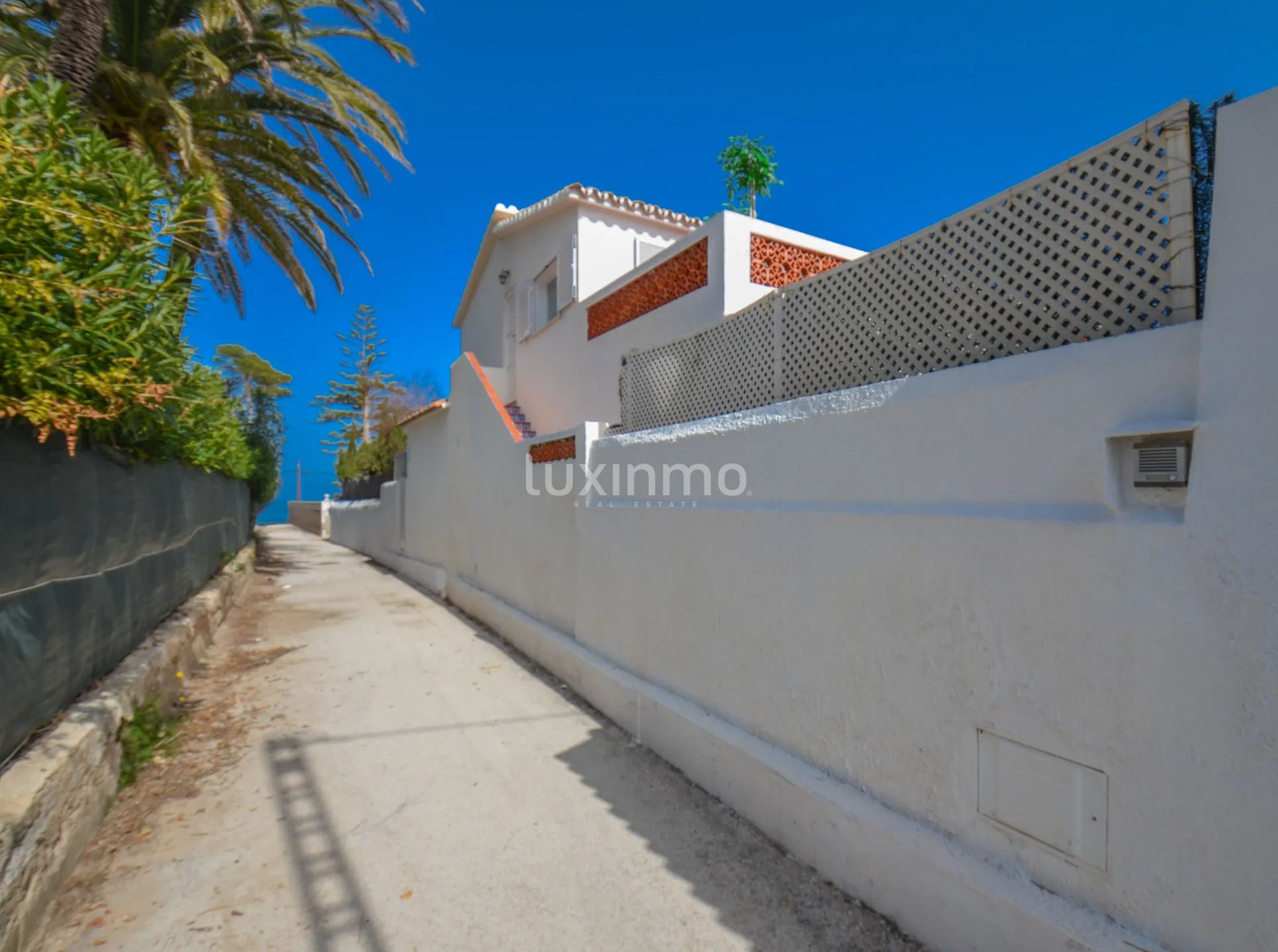 Large rustic villa just 40m from the seaside and walking distance to town — photo 4
