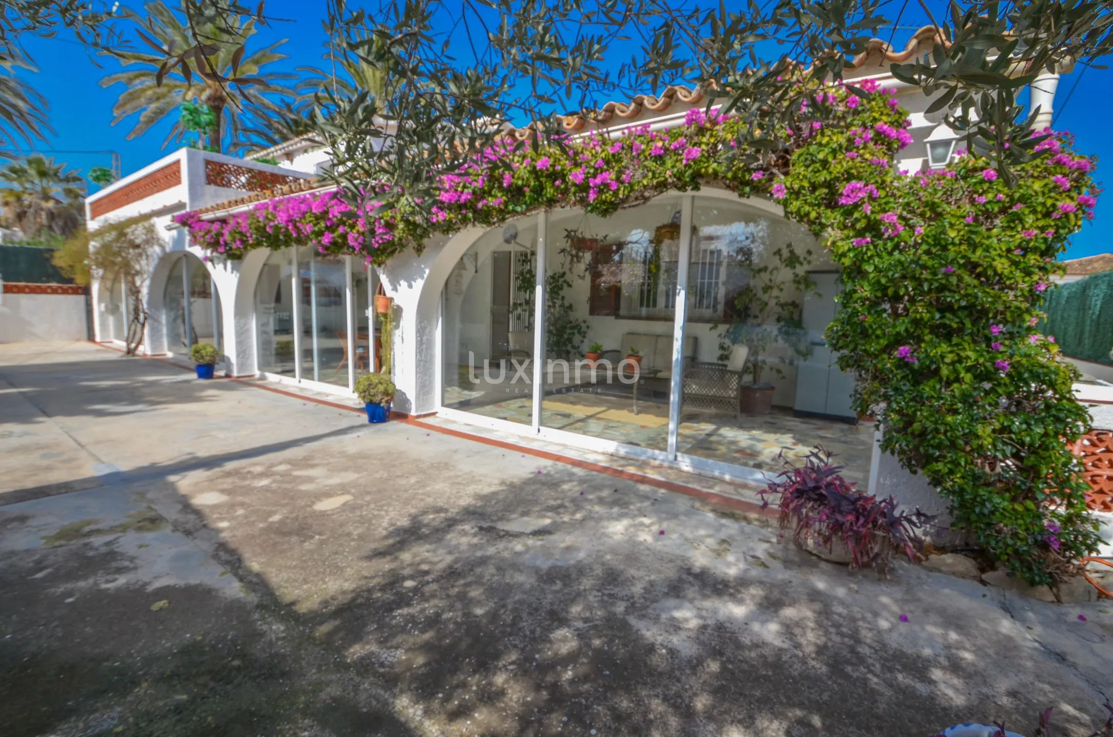 Large rustic villa just 40m from the seaside and walking distance to town — photo 3