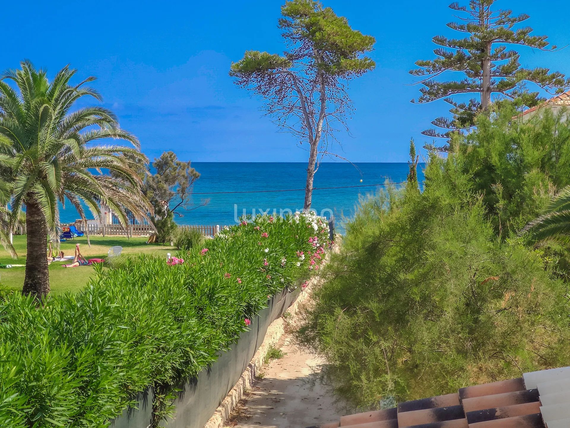 Large rustic villa just 40m from the seaside and walking distance to town — photo 41