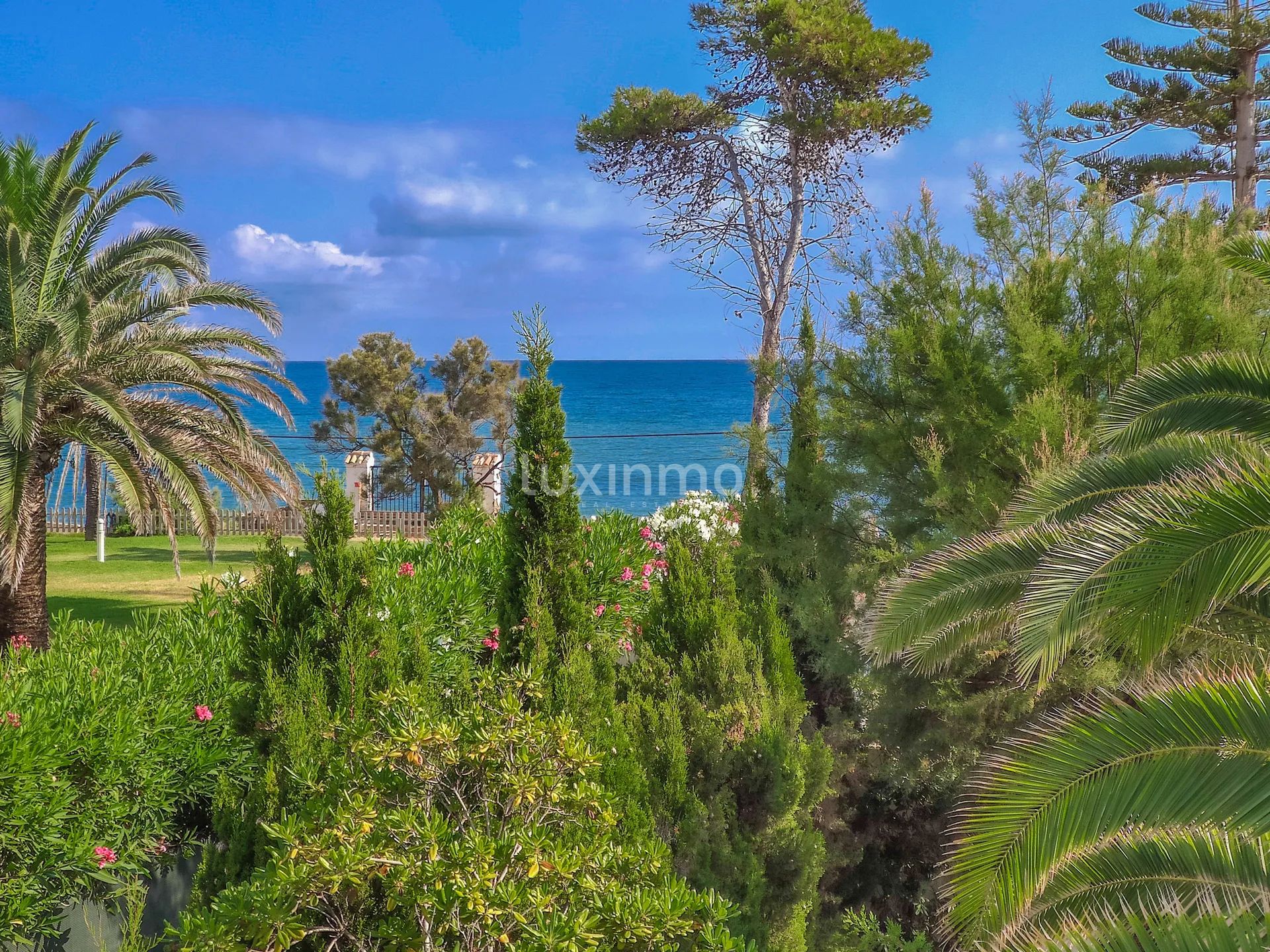Large rustic villa just 40m from the seaside and walking distance to town — photo 2