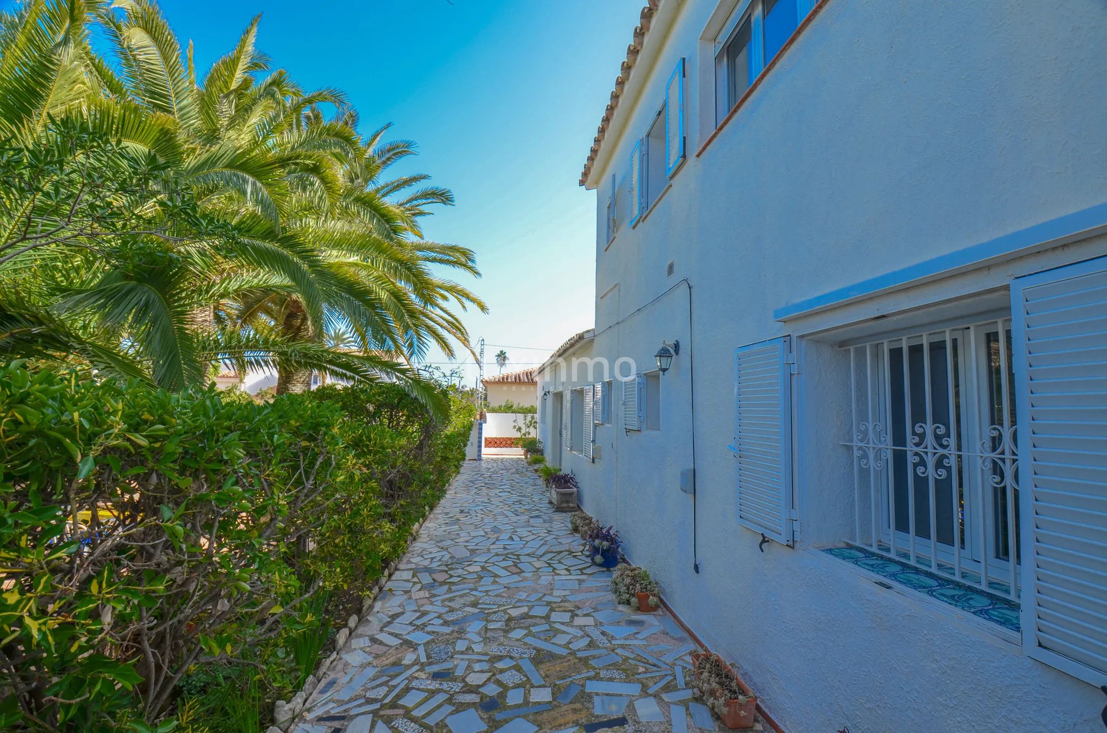 Large rustic villa just 40m from the seaside and walking distance to town — photo 39