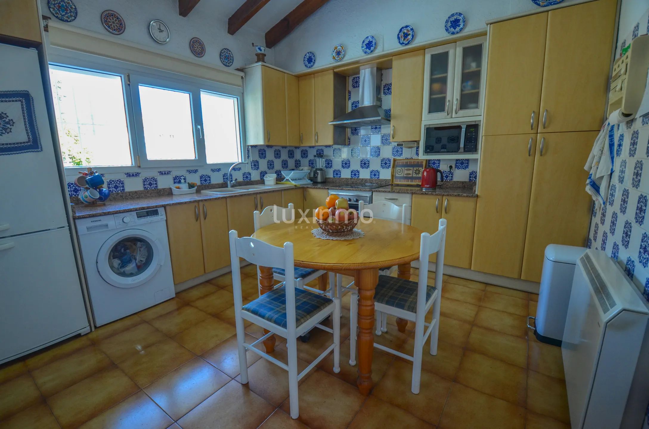Large rustic villa just 40m from the seaside and walking distance to town — photo 16