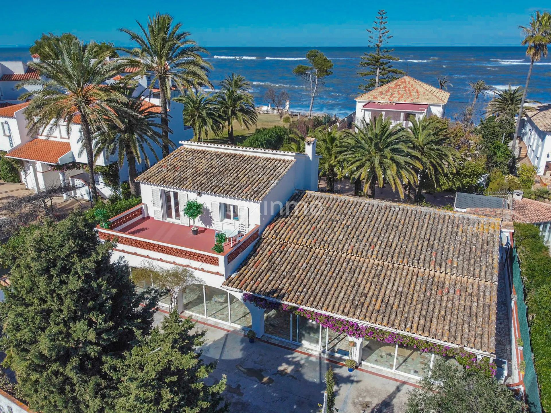 Large rustic villa just 40m from the seaside and walking distance to town — photo 1