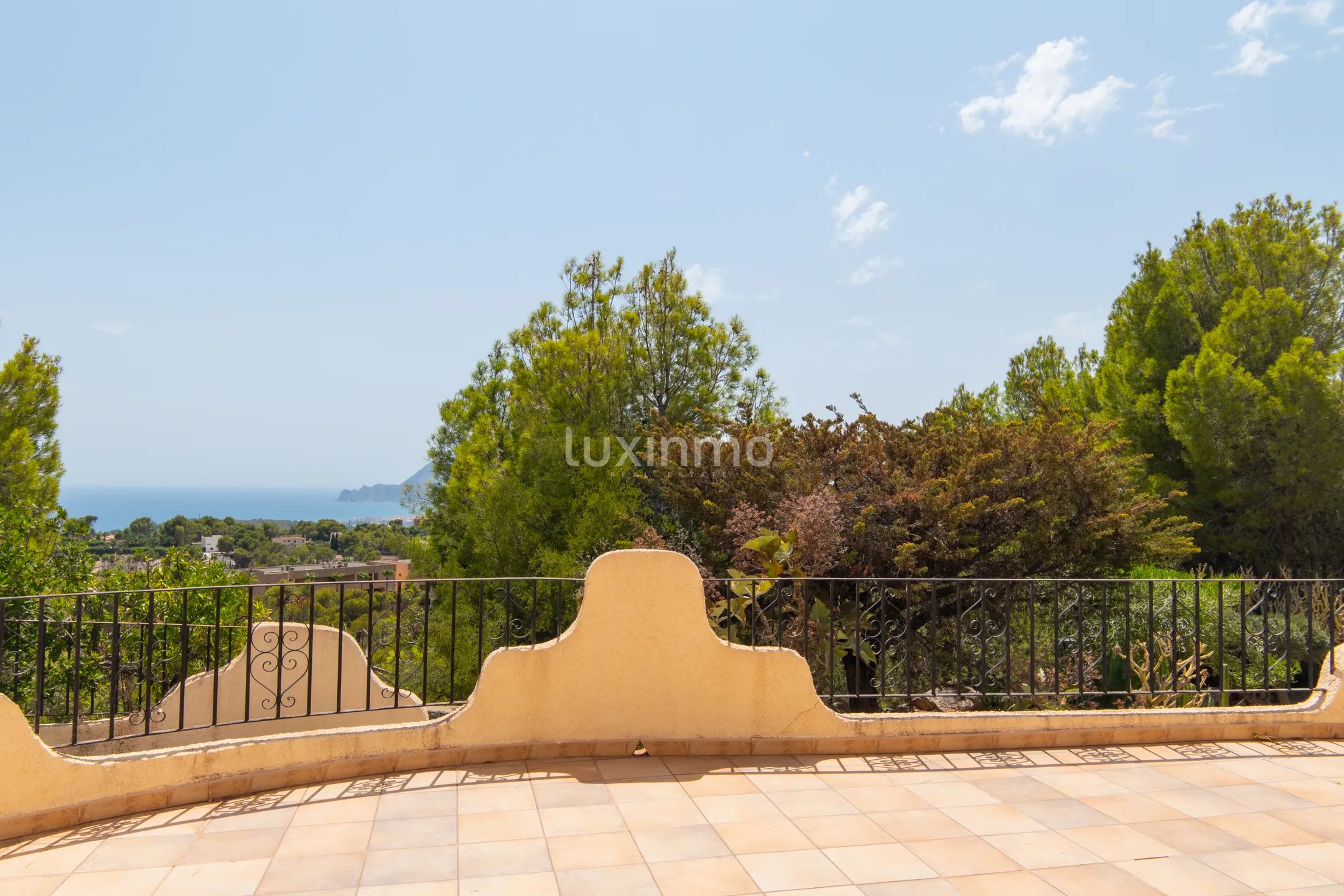 Spectacular villa with sea and panoramic views in Altea for sale — photo 15
