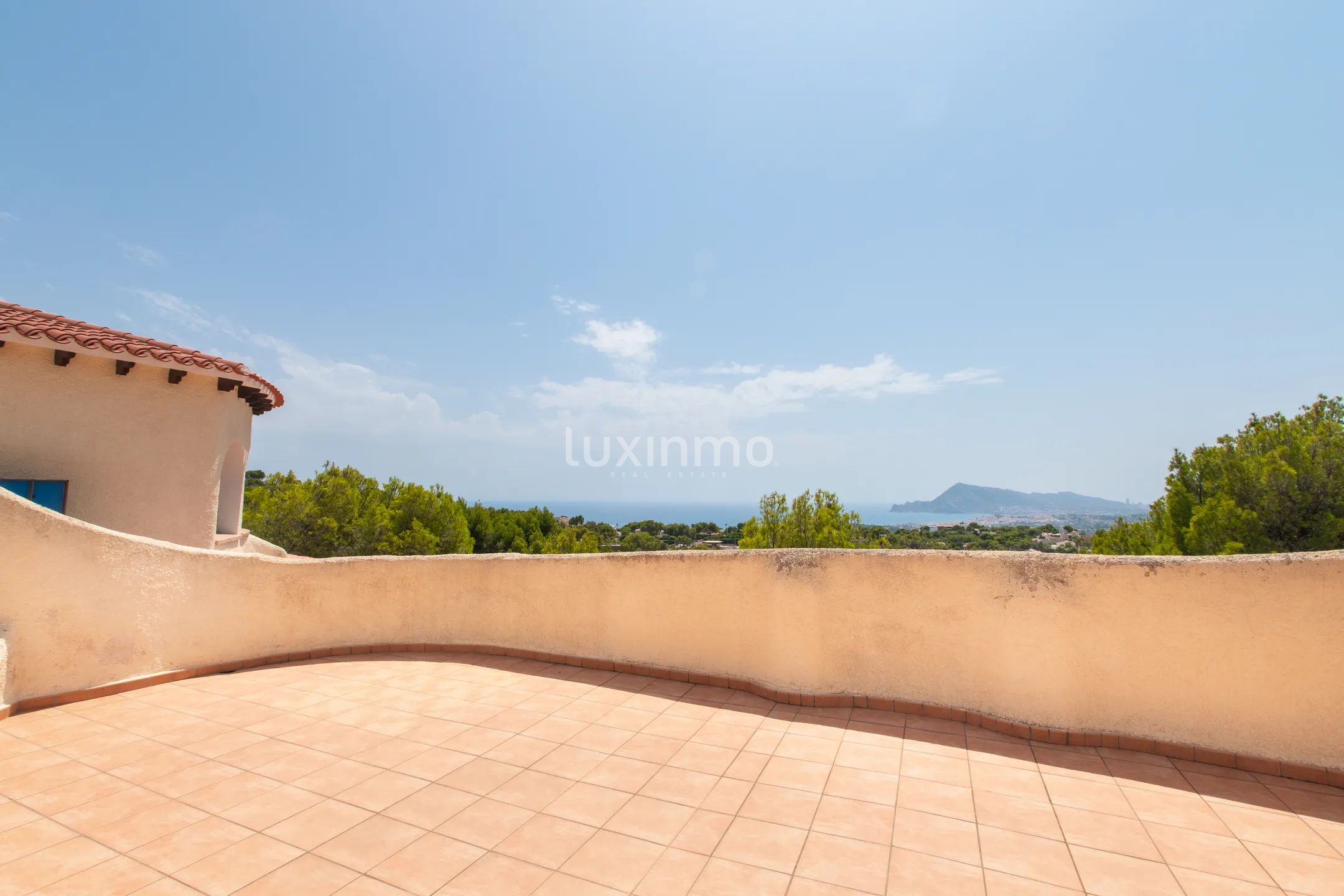 Spectacular villa with sea and panoramic views in Altea for sale — photo 45