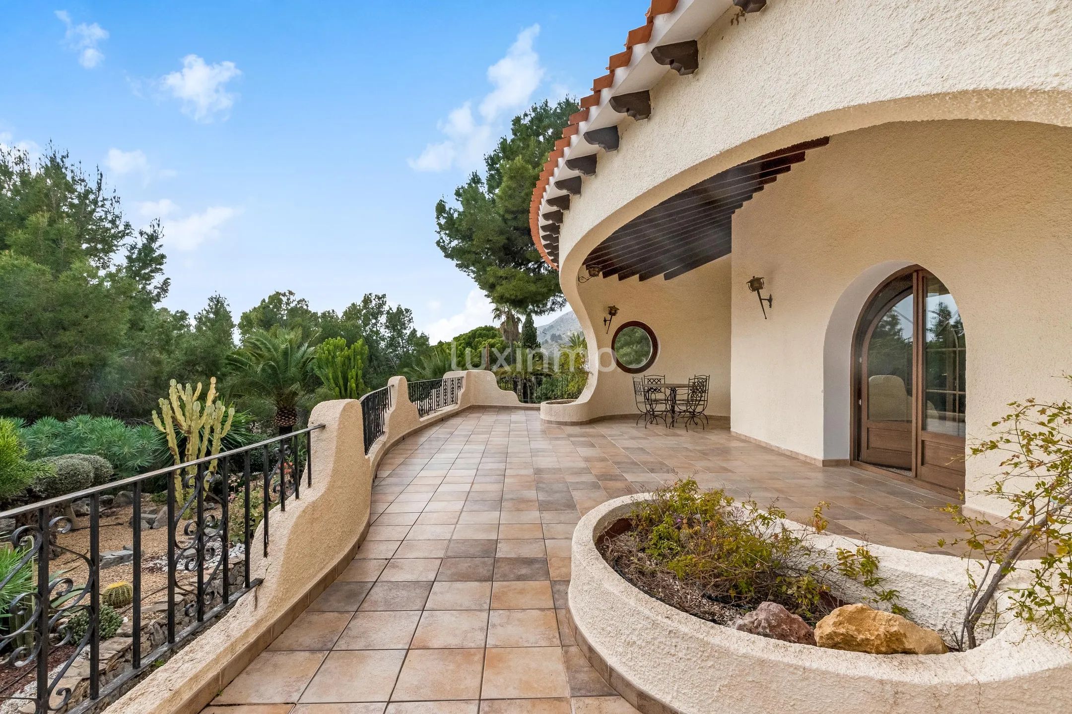 Spectacular villa with sea and panoramic views in Altea for sale — photo 32