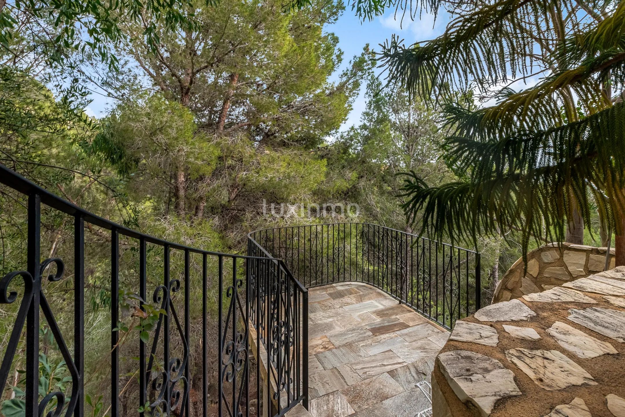 Spectacular villa with sea and panoramic views in Altea for sale — photo 42