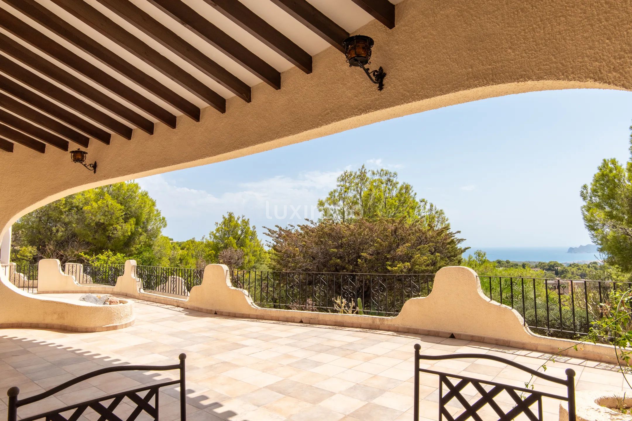 Spectacular villa with sea and panoramic views in Altea for sale — photo 2