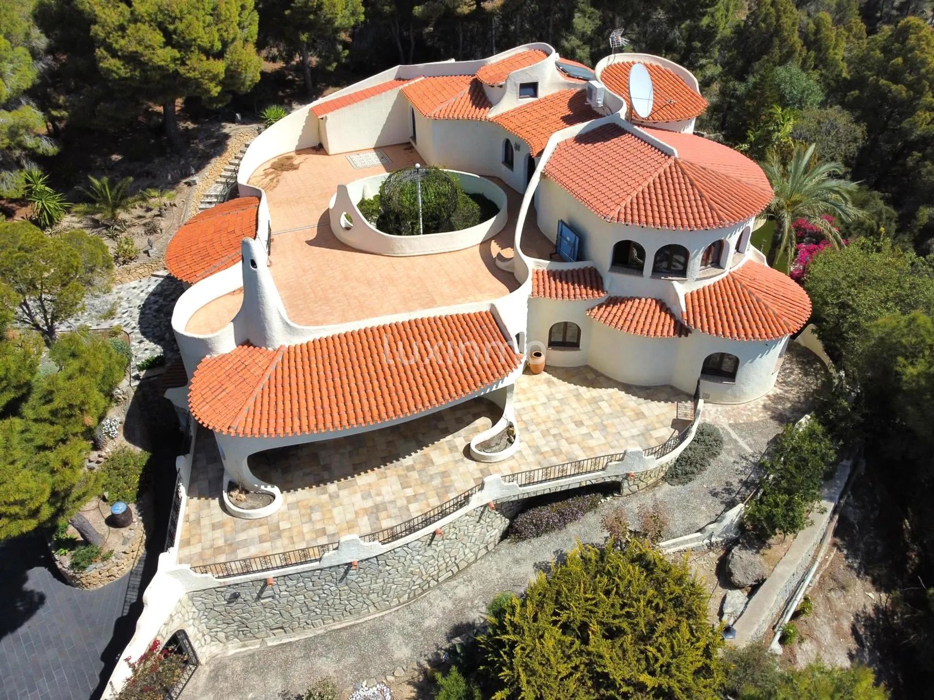Spectacular villa with sea and panoramic views in Altea for sale — photo 43