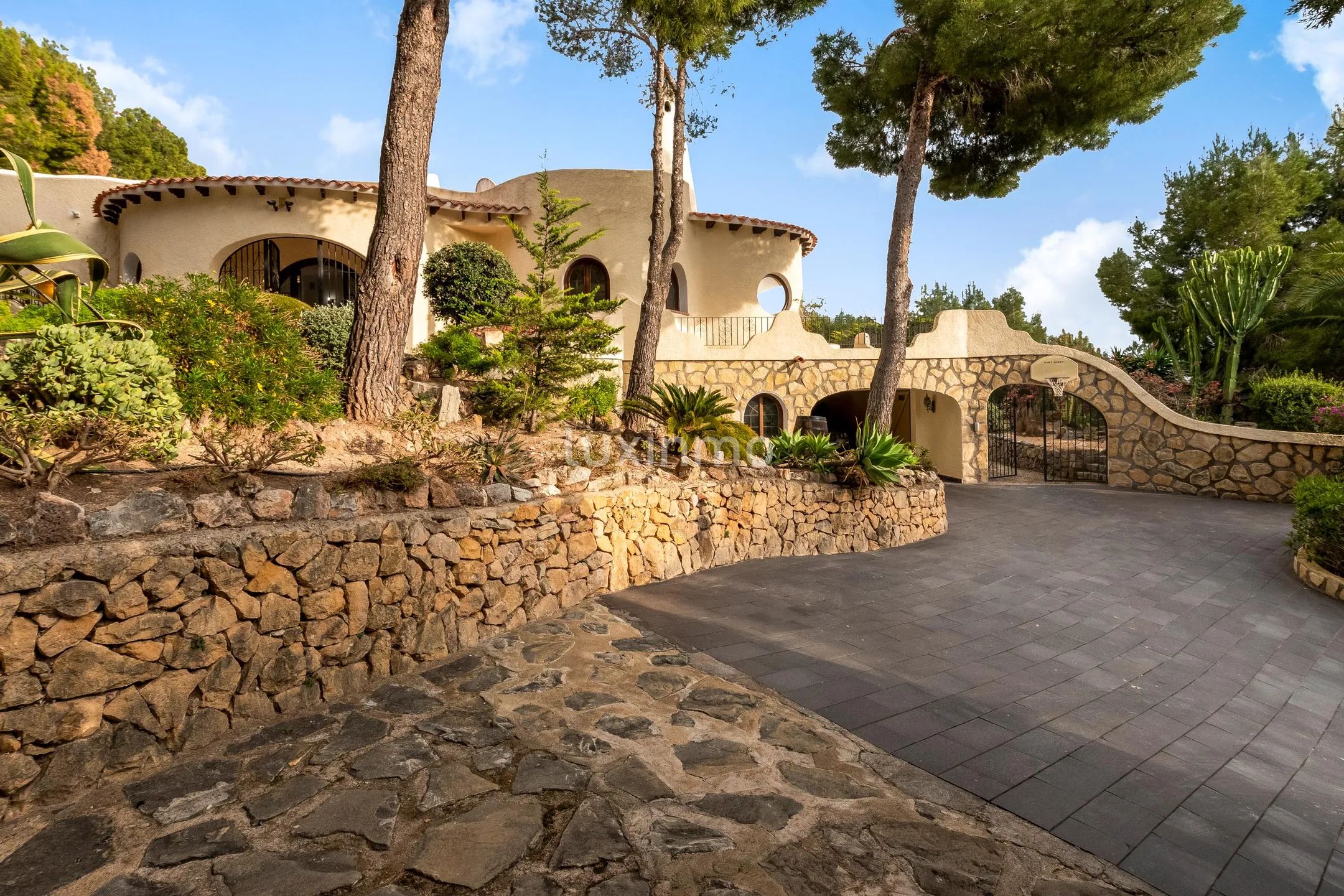 Spectacular villa with sea and panoramic views in Altea for sale — photo 35