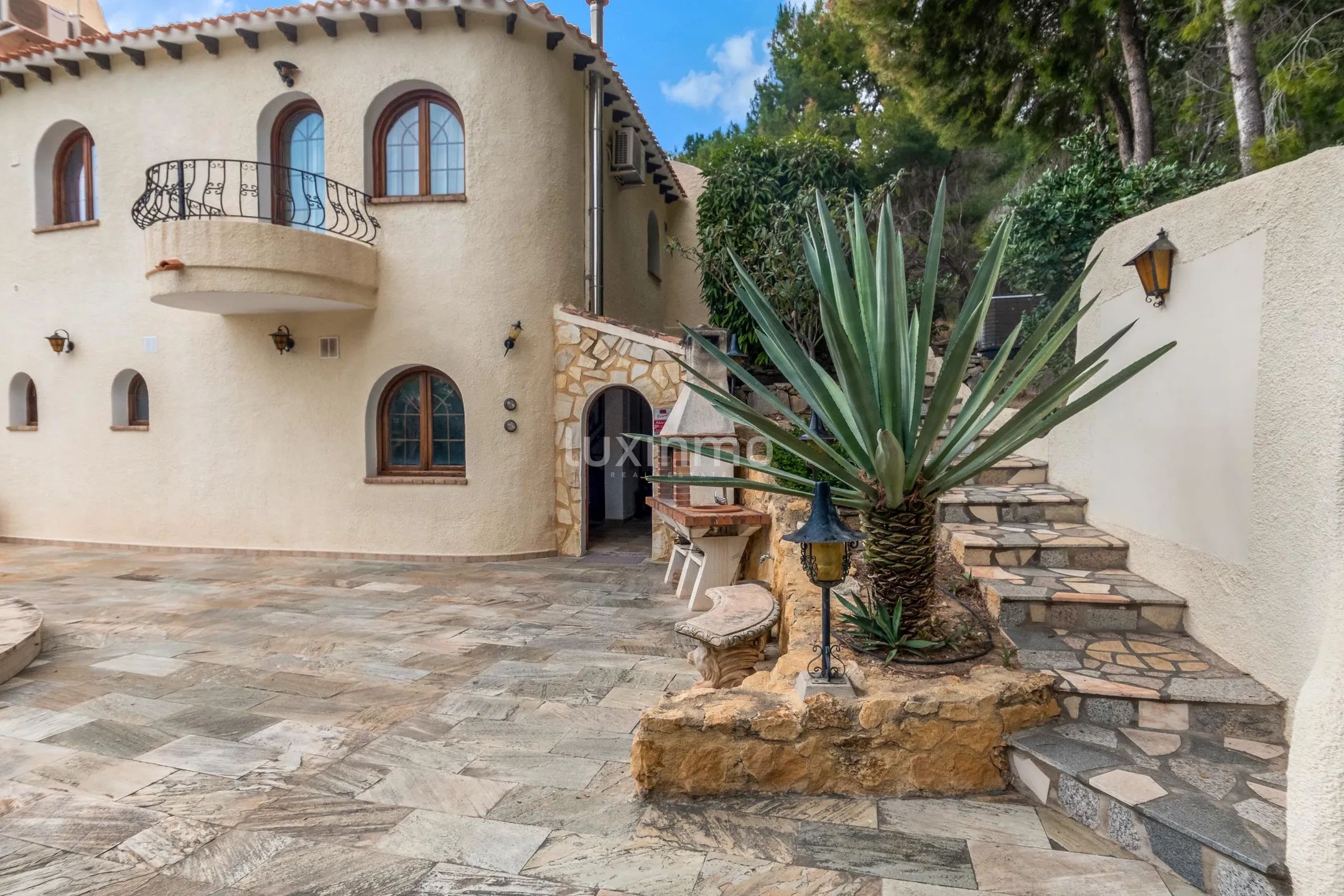Spectacular villa with sea and panoramic views in Altea for sale — photo 35