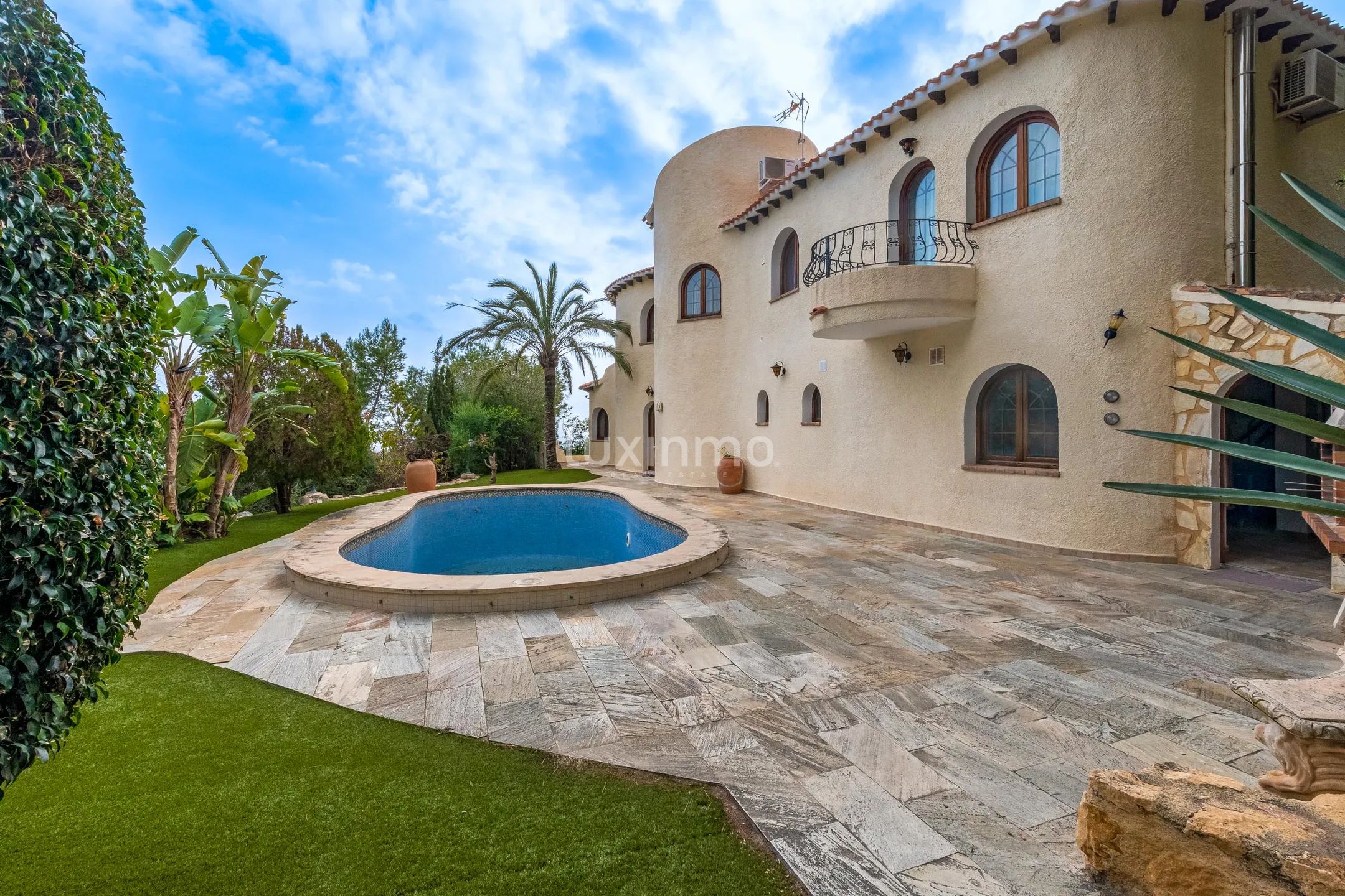 Spectacular villa with sea and panoramic views in Altea for sale — photo 30