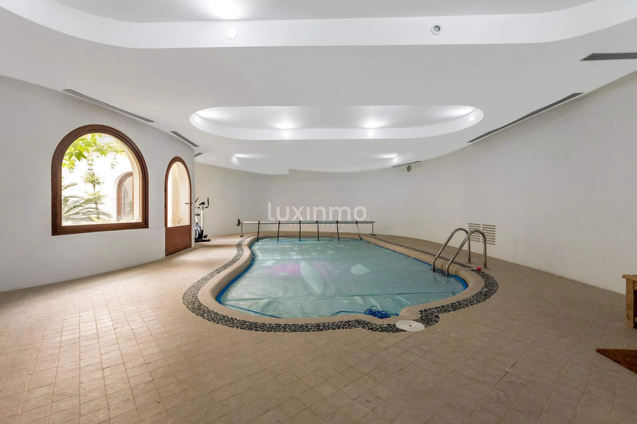 Spectacular villa with sea and panoramic views in Altea for sale — photo 31