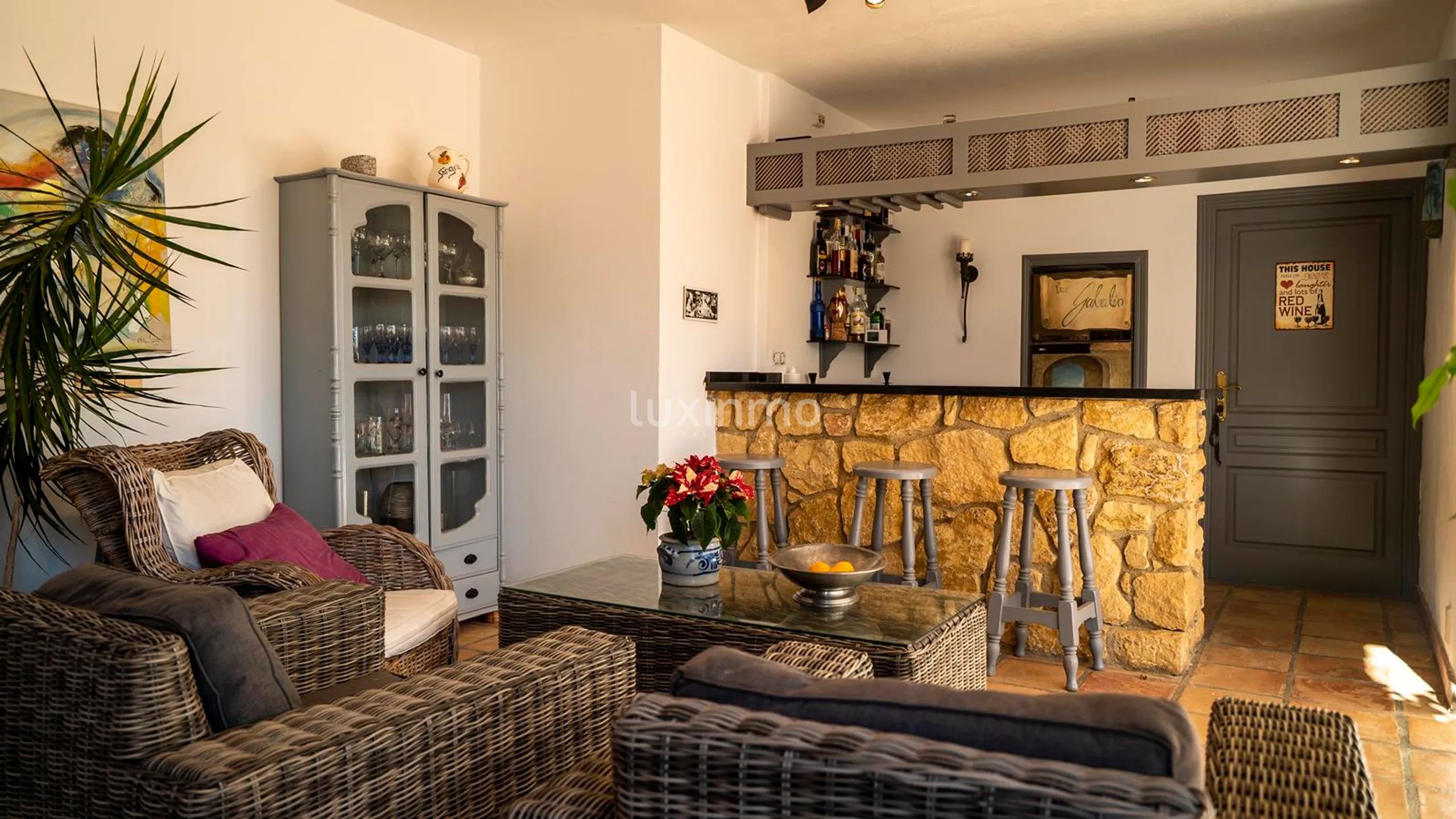 Grande finca à vendre avec vue sur la mer sur un grand terrain privé à proximité des commodités — photo 27