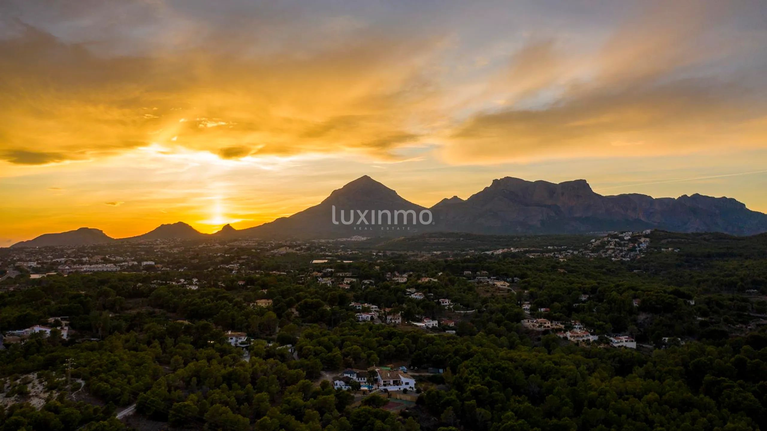 Grande finca à vendre avec vue sur la mer sur un grand terrain privé à proximité des commodités — photo 33