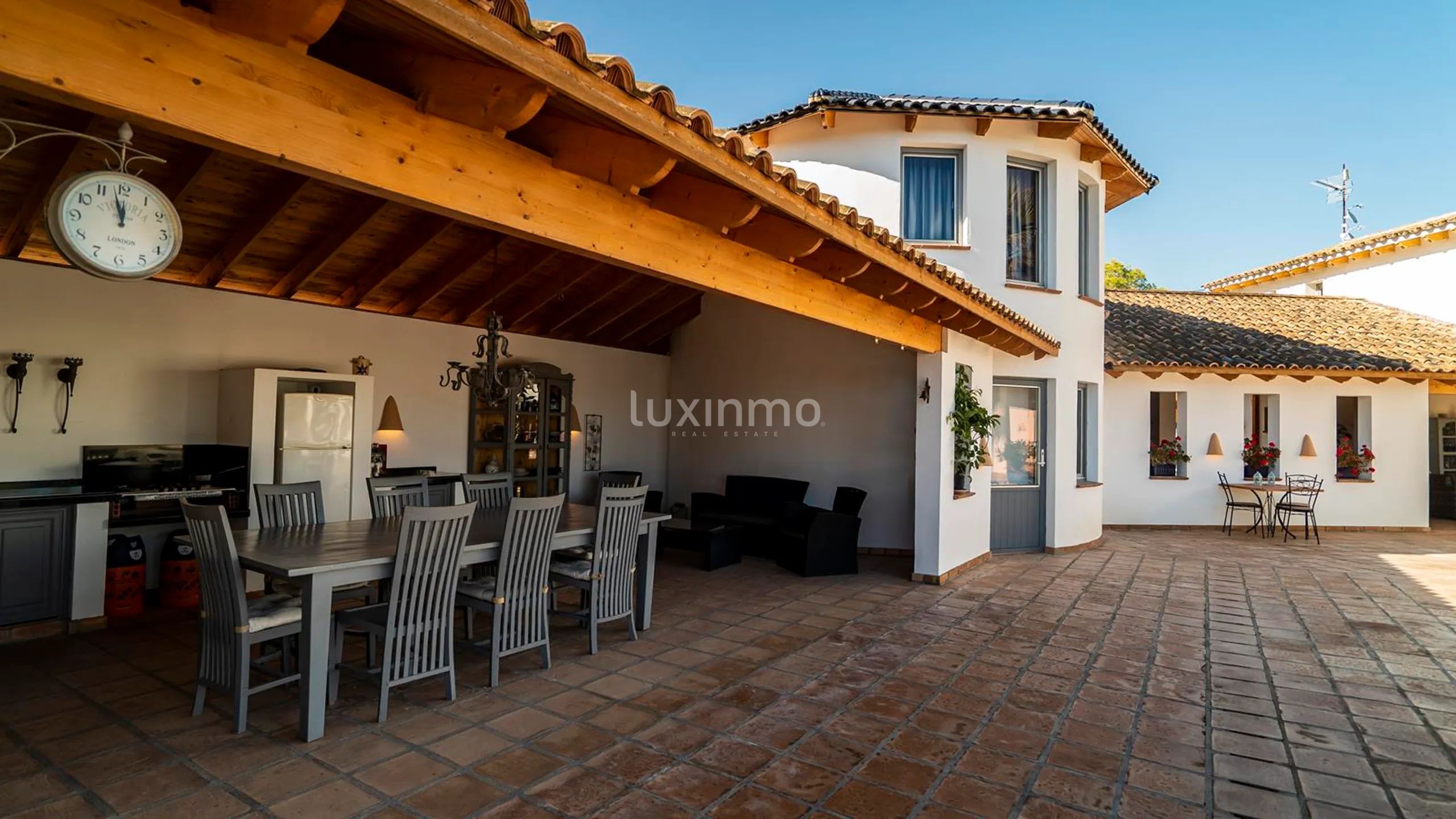 Grande finca à vendre avec vue sur la mer sur un grand terrain privé à proximité des commodités — photo 17