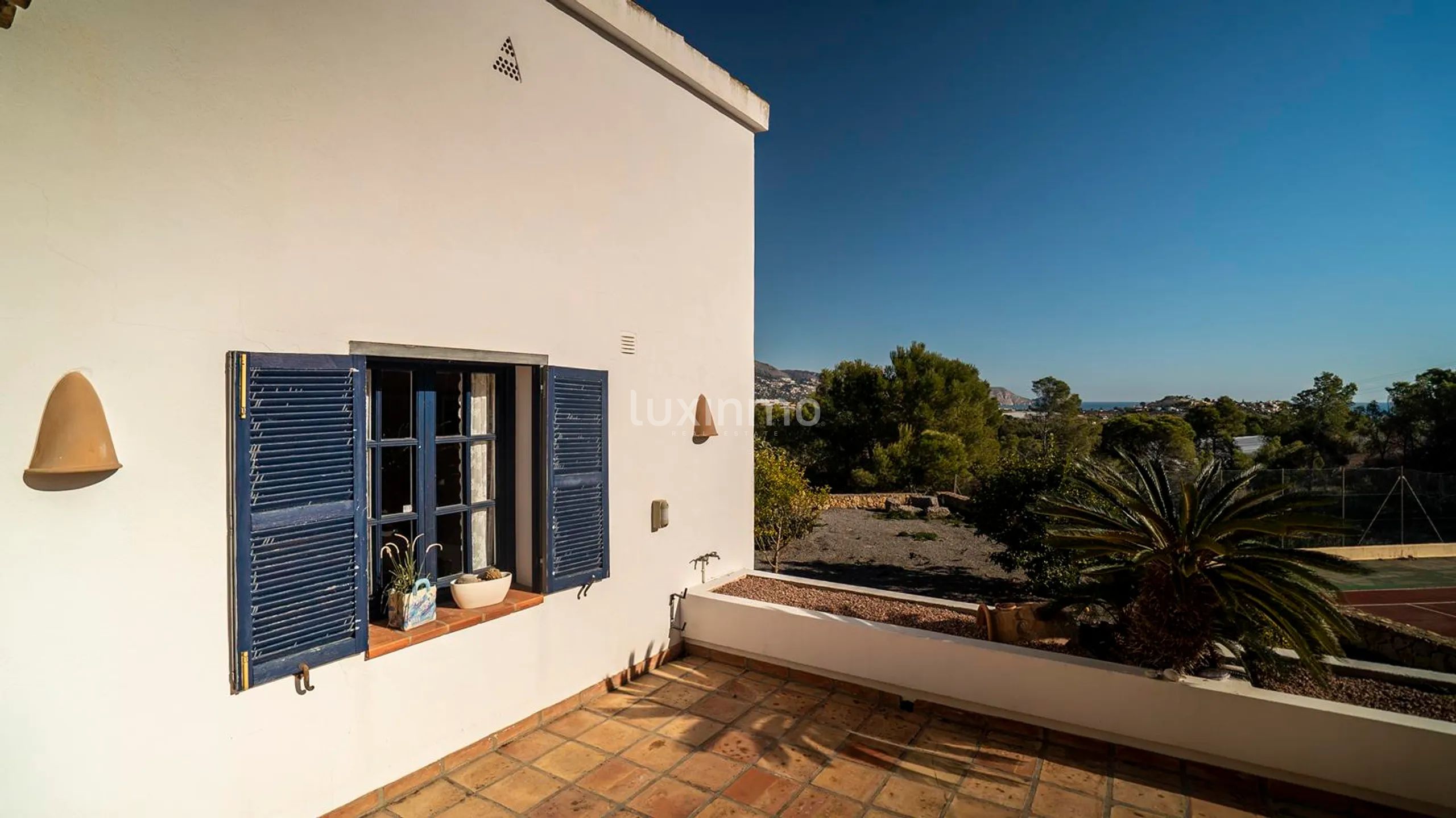 Grande finca à vendre avec vue sur la mer sur un grand terrain privé à proximité des commodités — photo 31