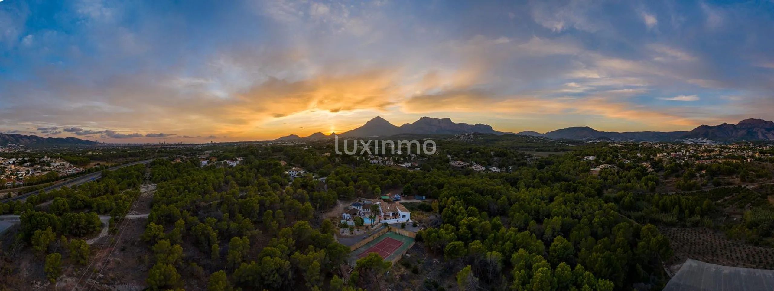 Grande finca à vendre avec vue sur la mer sur un grand terrain privé à proximité des commodités — photo 32