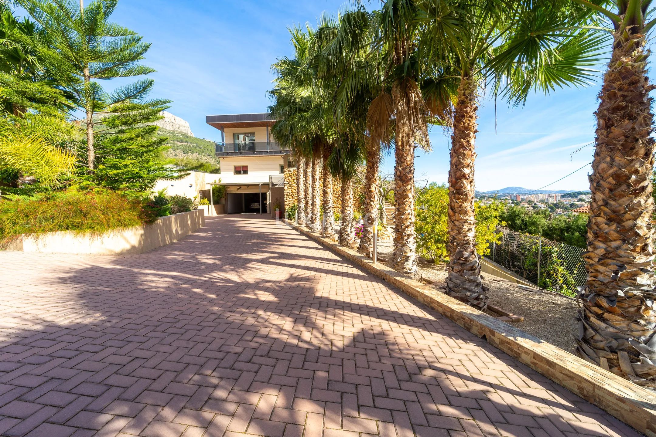 Вилла  с большим участком и видом на море в Кальпе — photo 40