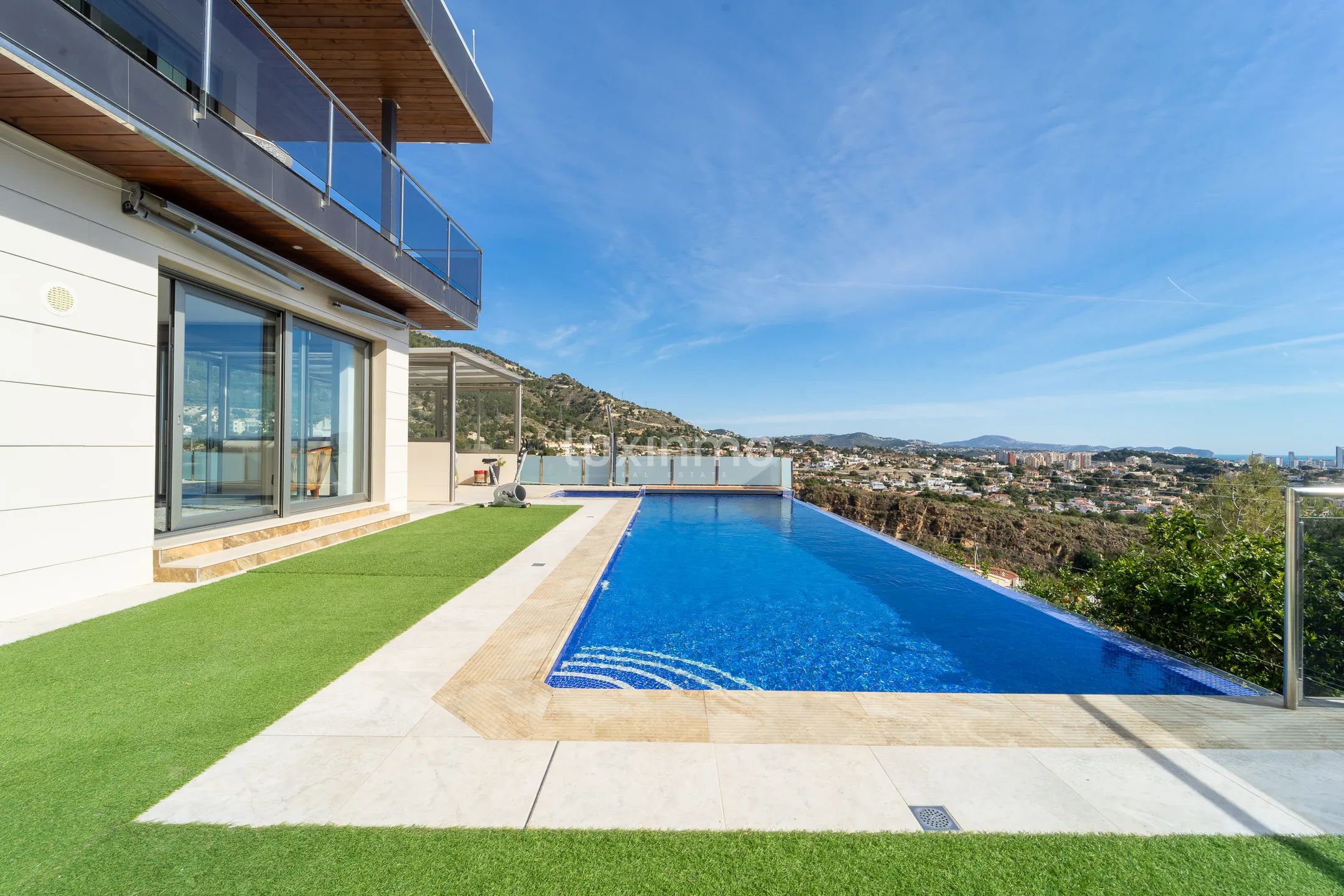 Вилла  с большим участком и видом на море в Кальпе — photo 35