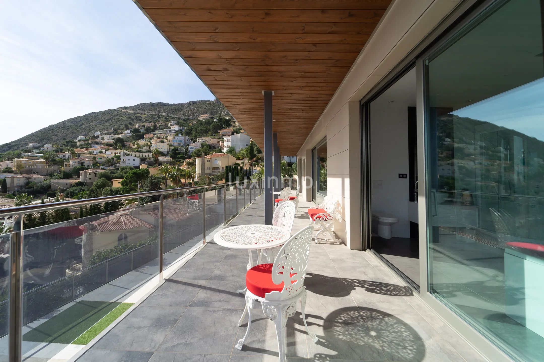 Вилла  с большим участком и видом на море в Кальпе — photo 22