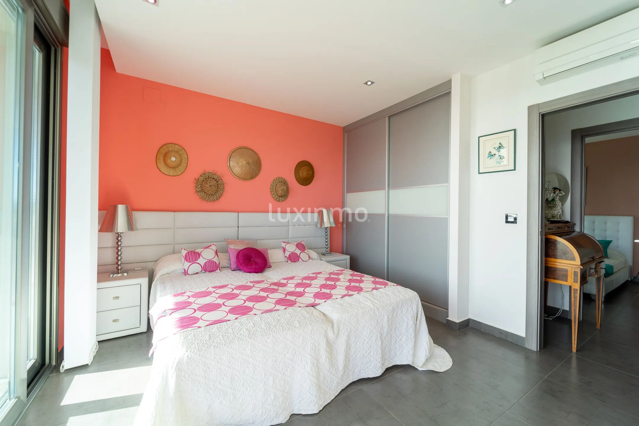 Вилла  с большим участком и видом на море в Кальпе — photo 24