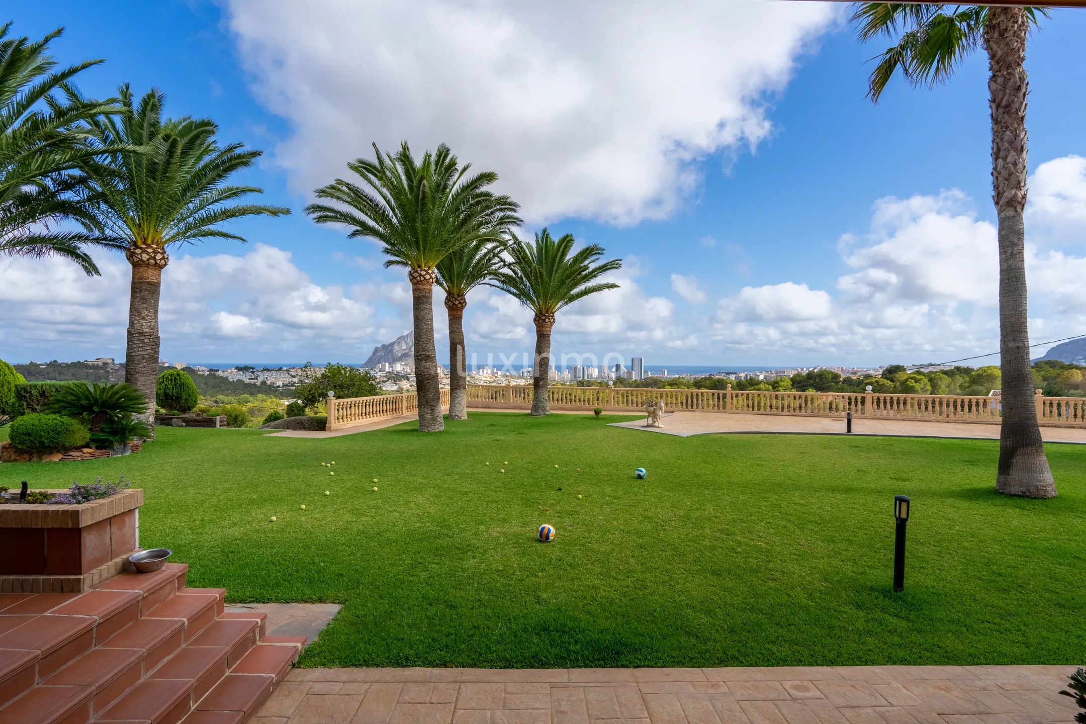 Se vende villa en Calpe con vistas panoramicas — photo 44