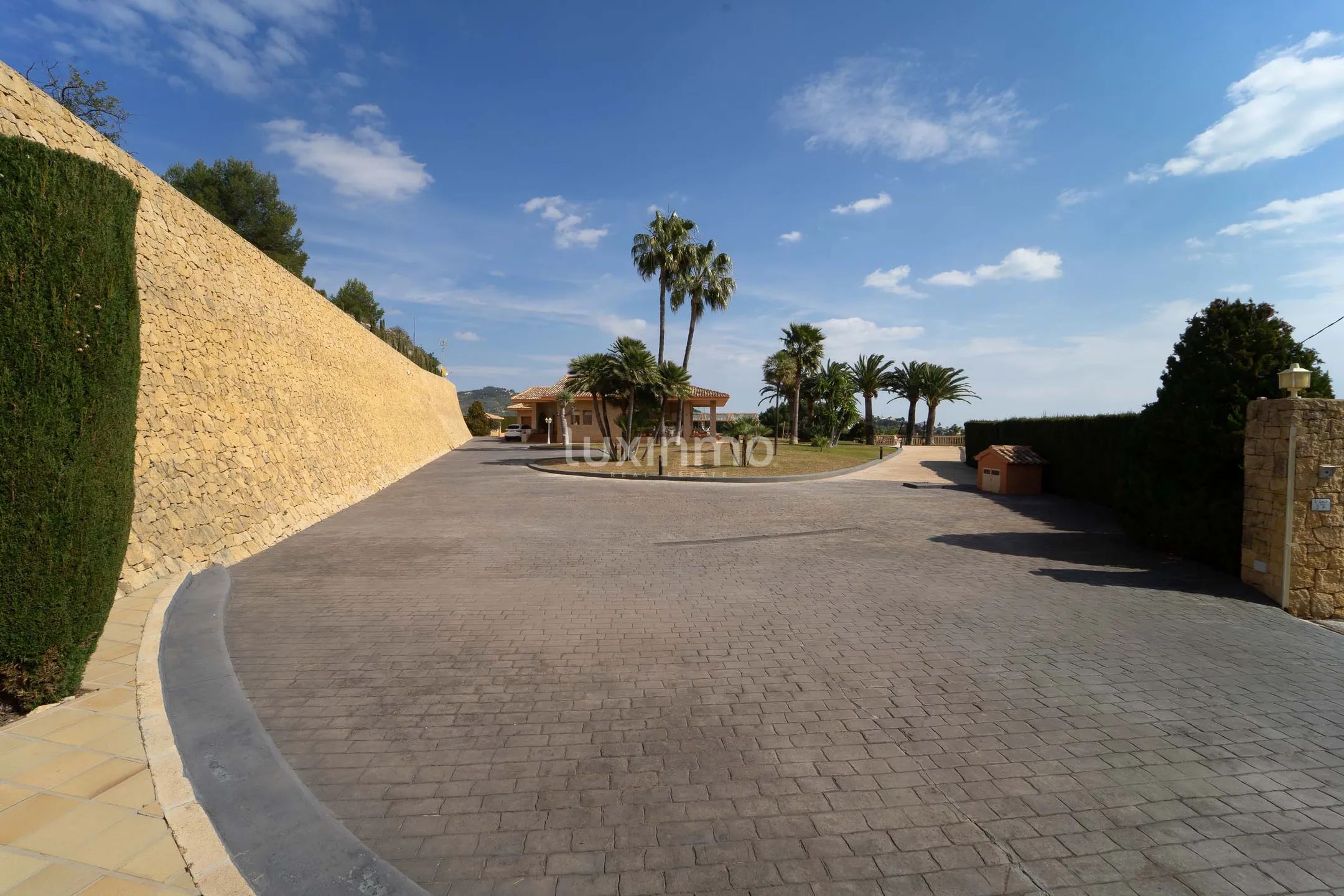 Se vende villa en Calpe con vistas panoramicas — photo 48
