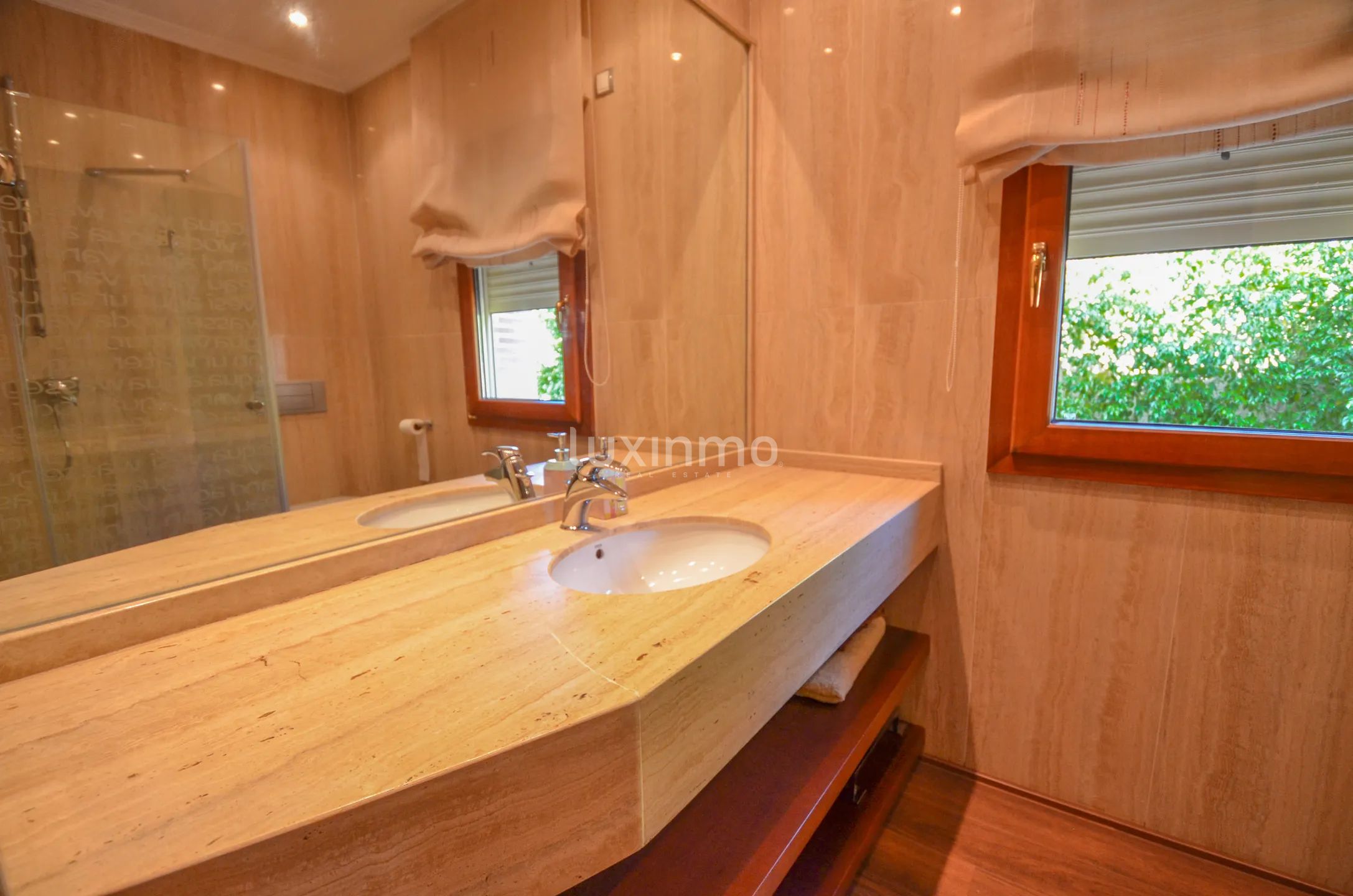 Grande villa orientée au sud dans un endroit privilégié — photo 19