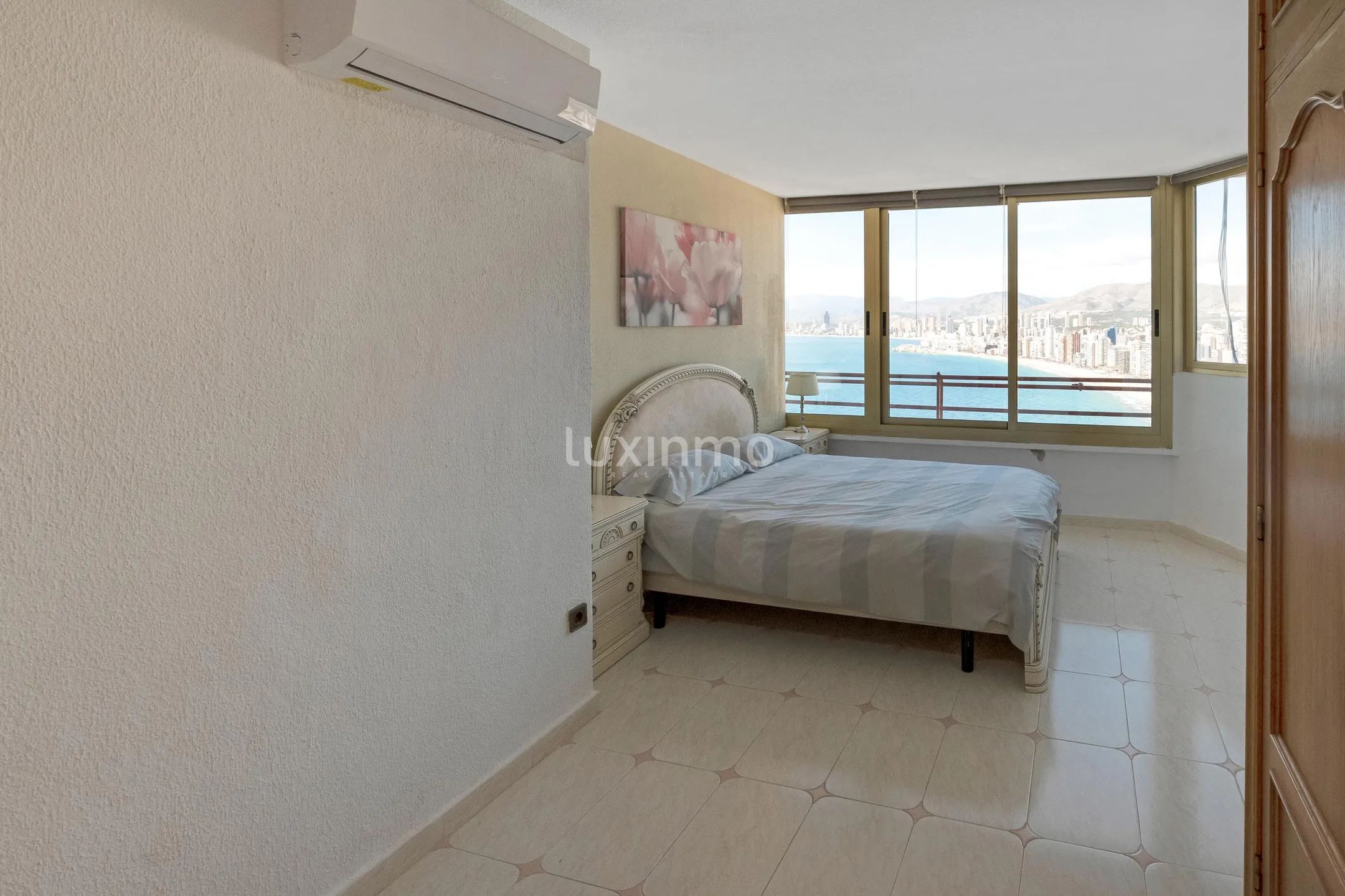 Spacious flat with spectacular sea views for sale — photo 10
